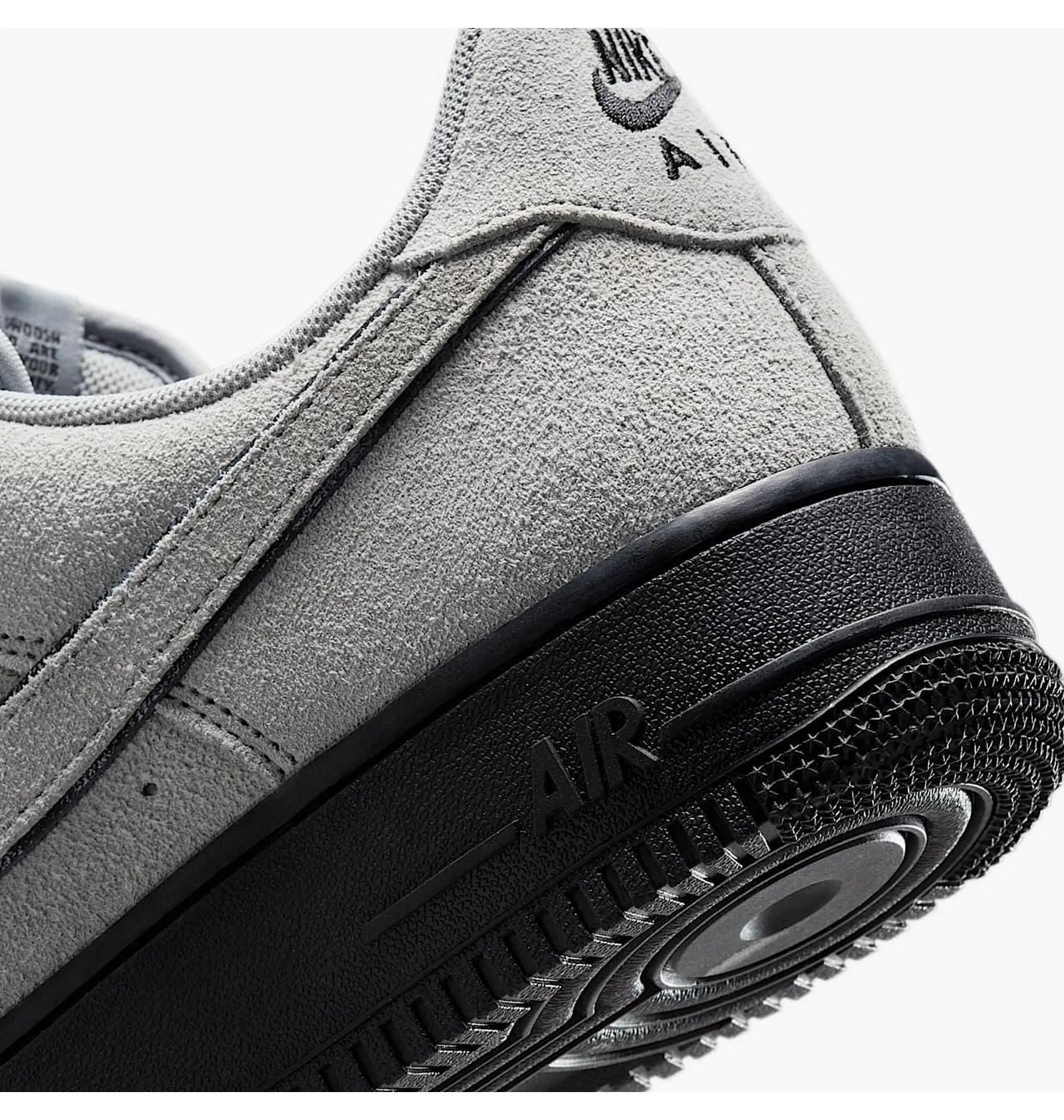 Кросівки Nike Air Force 1 07 LV8 HQ1966-001