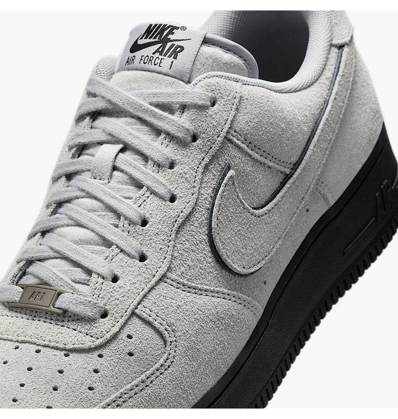 Кросівки Nike Air Force 1 07 LV8 HQ1966-001