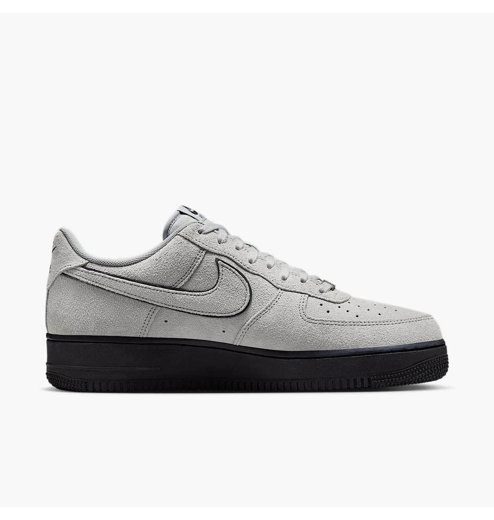 Кросівки Nike Air Force 1 07 LV8 HQ1966-001