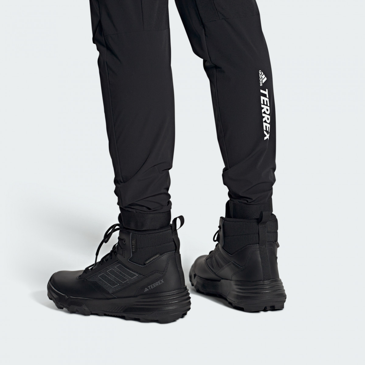 Черевики чол (.Adidas,IF4977) 8 (42) Чорний IF4977