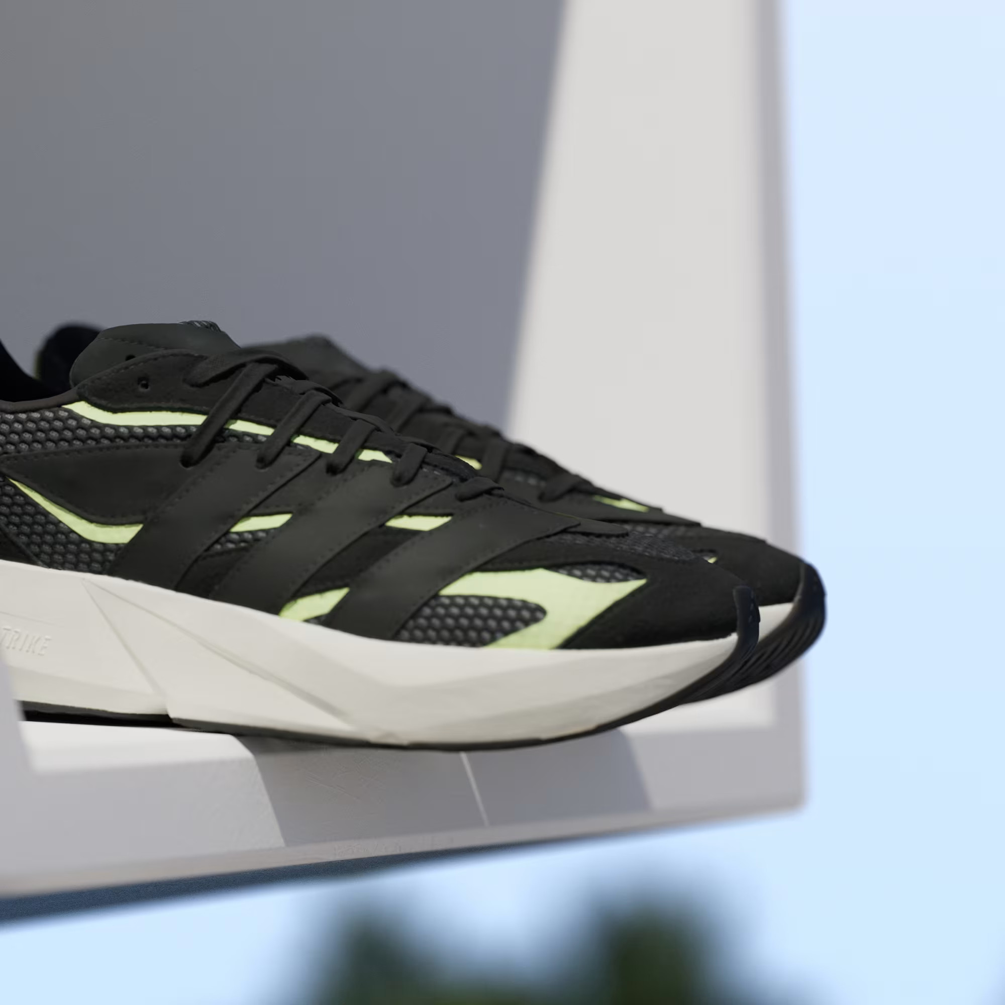 Кросівки чоловічі Adidas Lightblaze Black JH6945