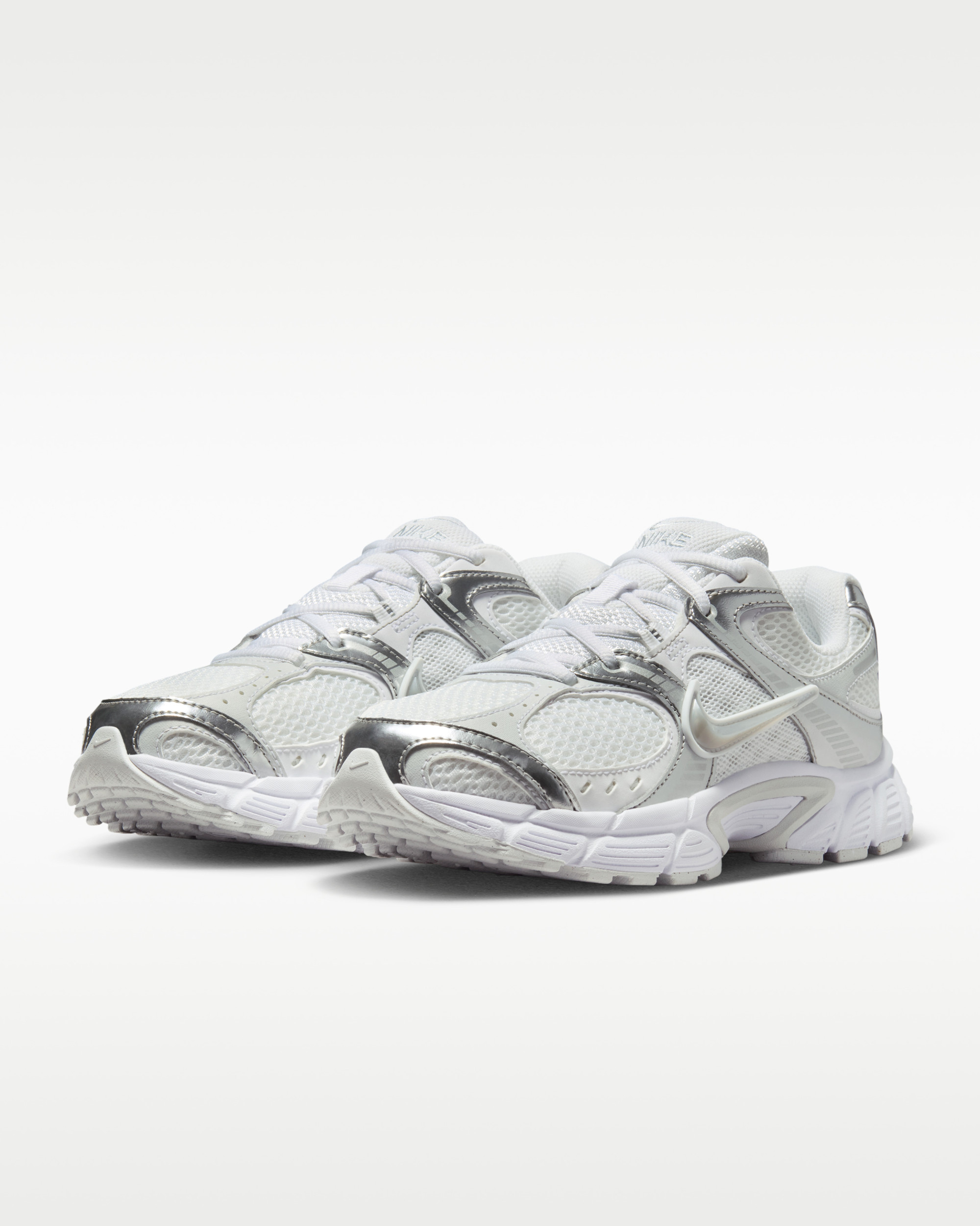 Кросівки Nike W V5 RNR HQ7901-112