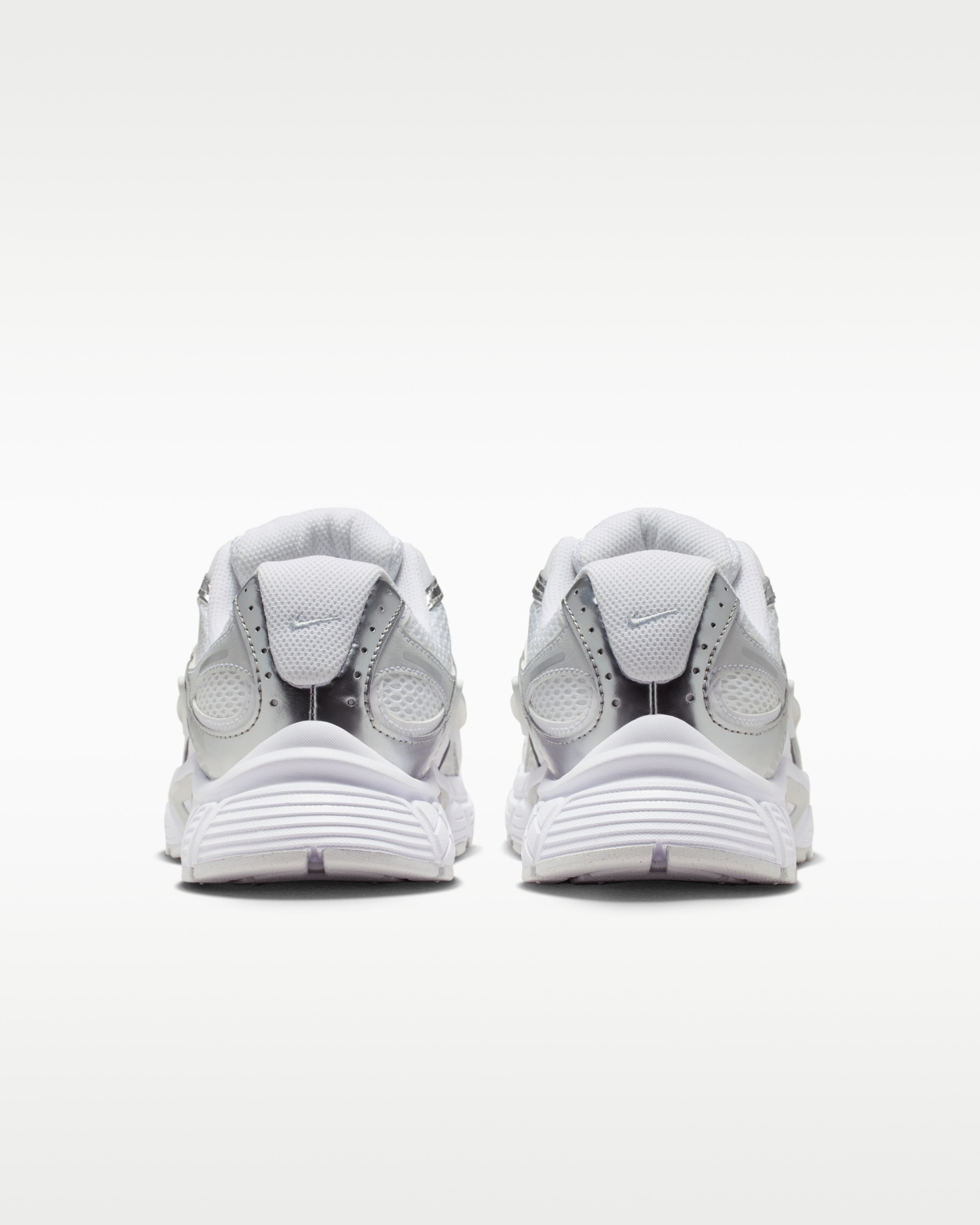 Кросівки Nike W V5 RNR HQ7901-112