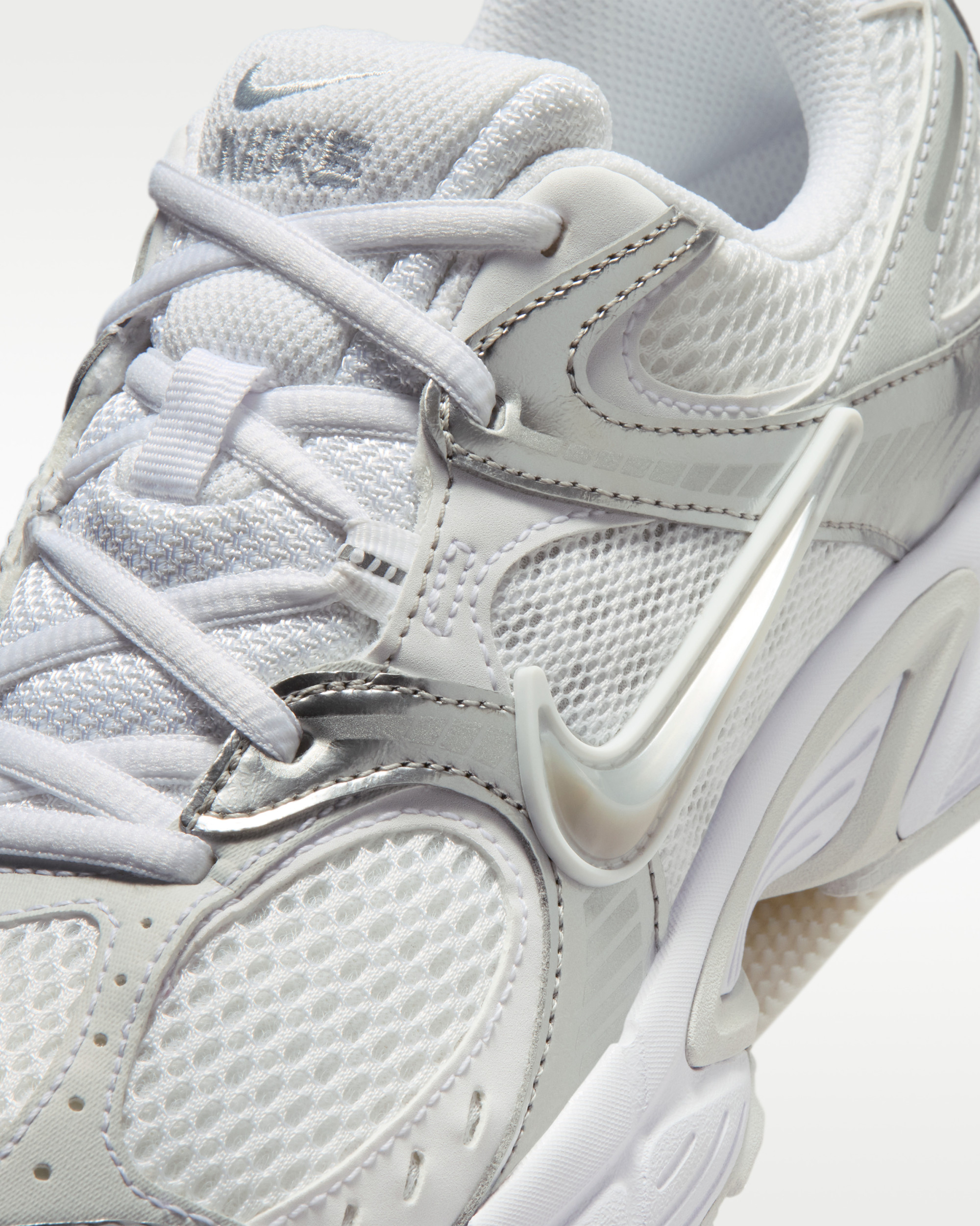 Кросівки Nike W V5 RNR HQ7901-112