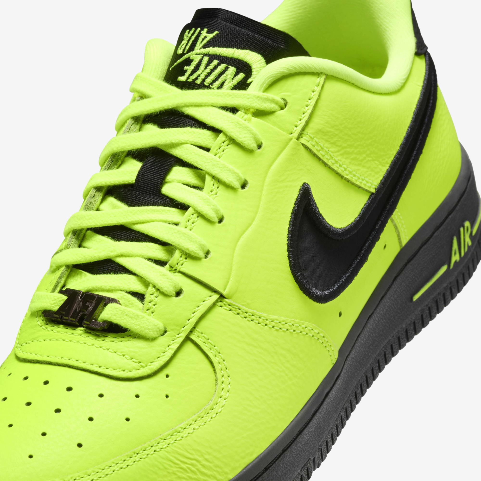 Кросівки жіночі Nike W Air Force 1 Dance Green FJ7409-700