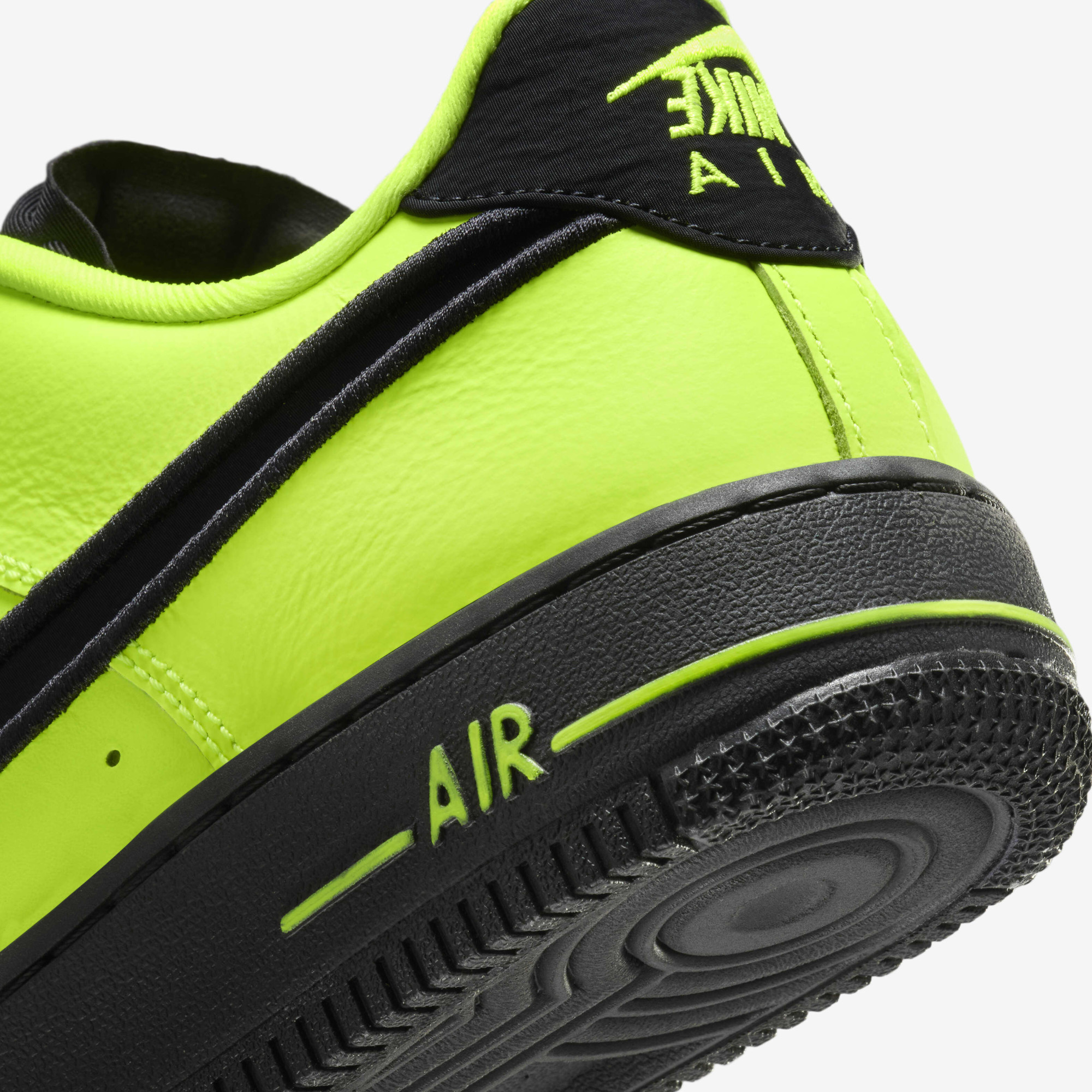 Кросівки жіночі Nike W Air Force 1 Dance Green FJ7409-700