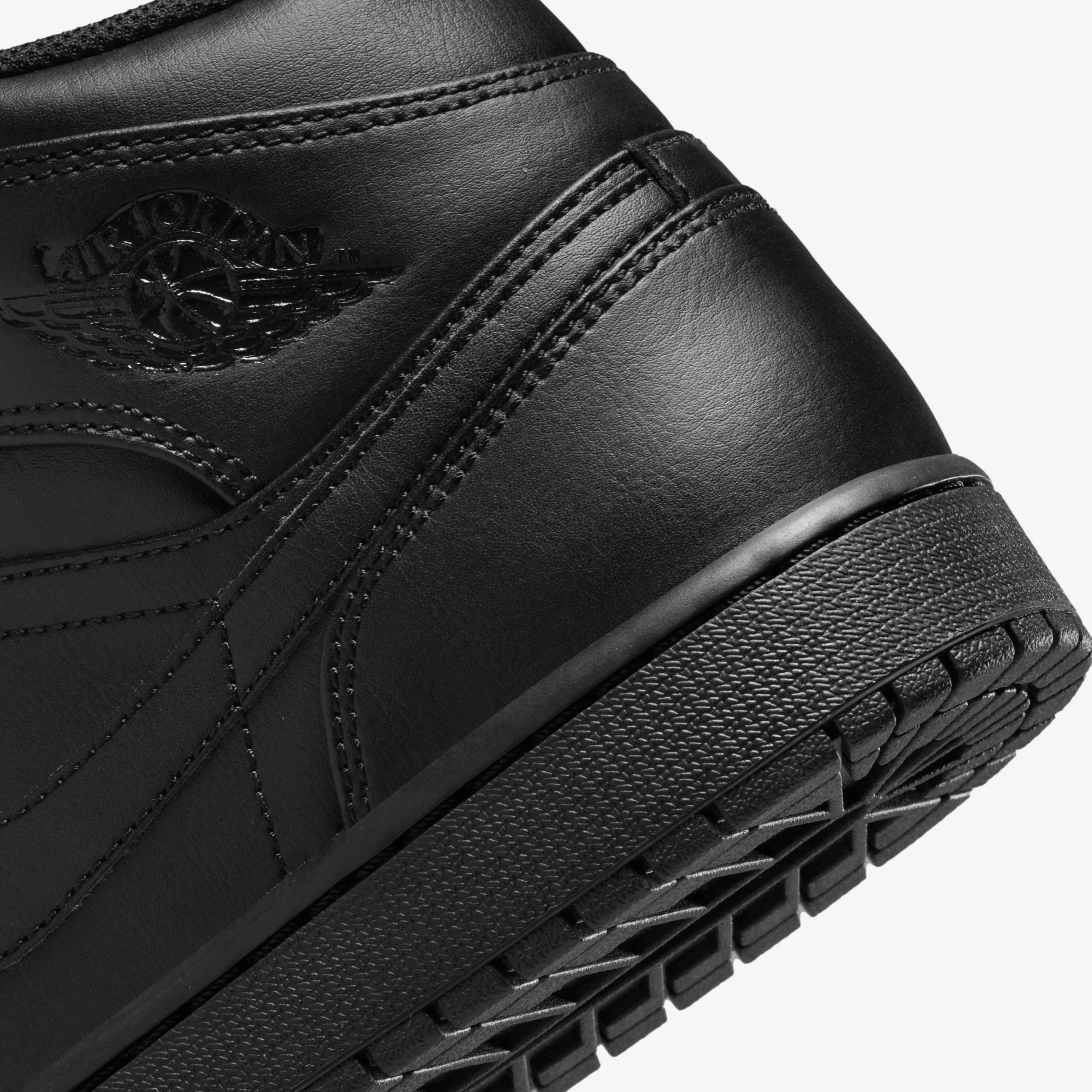 Кросівки чоловічі Air Jordan 1 Mid Black 554724-093 554724-093