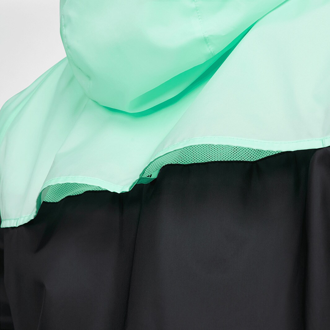 Вітровка чоловіча Nike Cfc Mnsw Spe Black/Turquoise FD8372-353