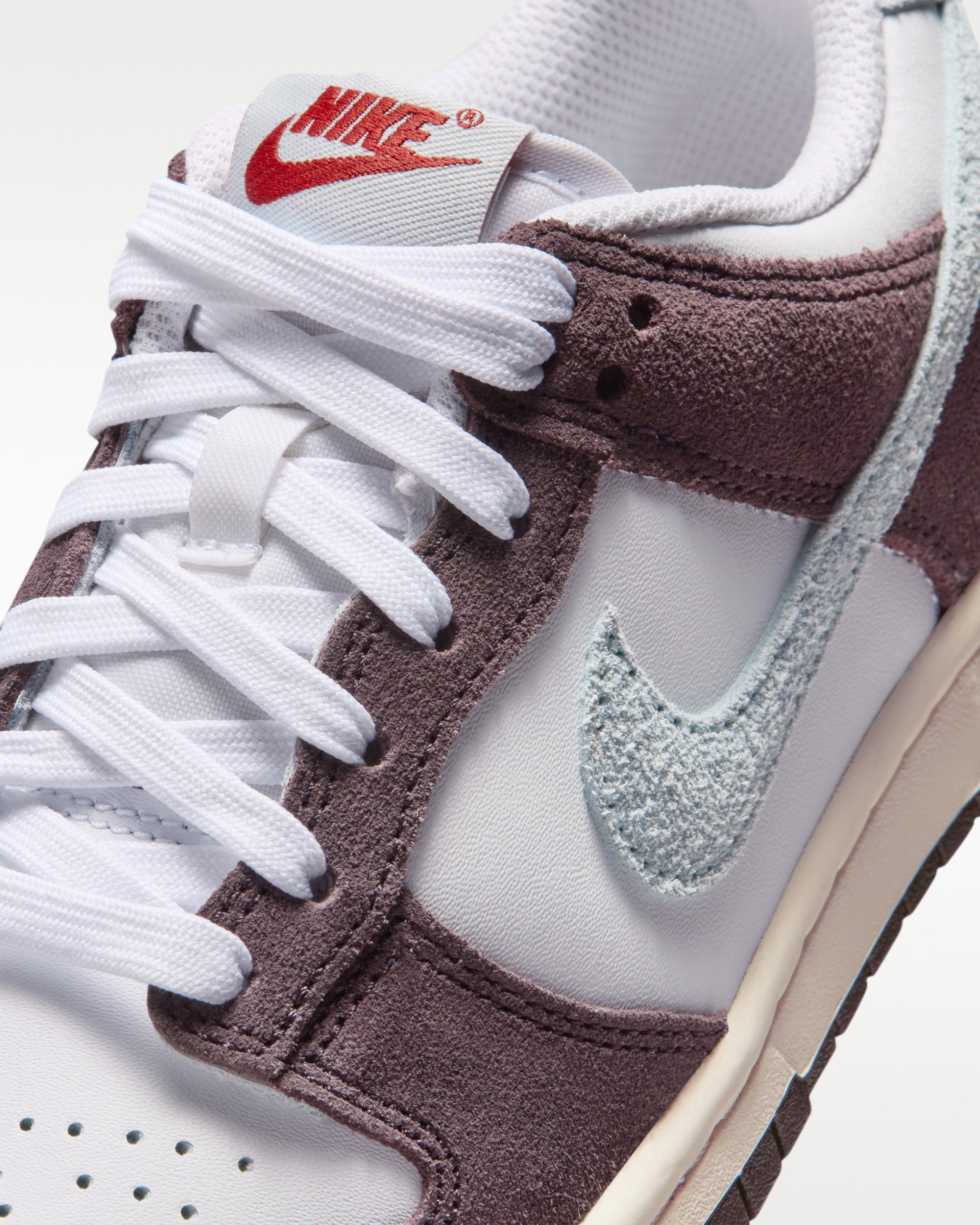 Кросівки Nike DU LOW SE (GS) IB5691-100
