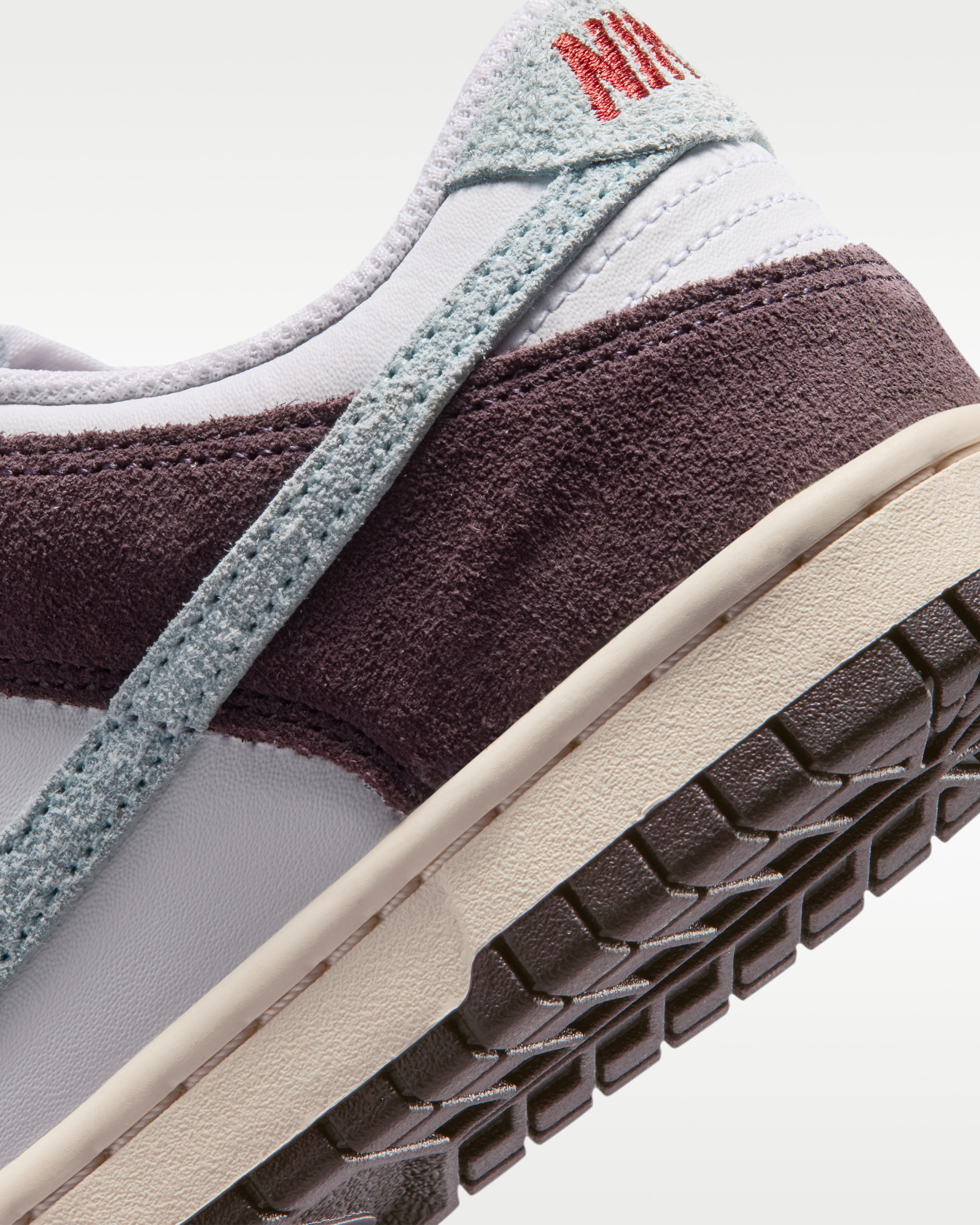Кросівки Nike DU LOW SE (GS) IB5691-100
