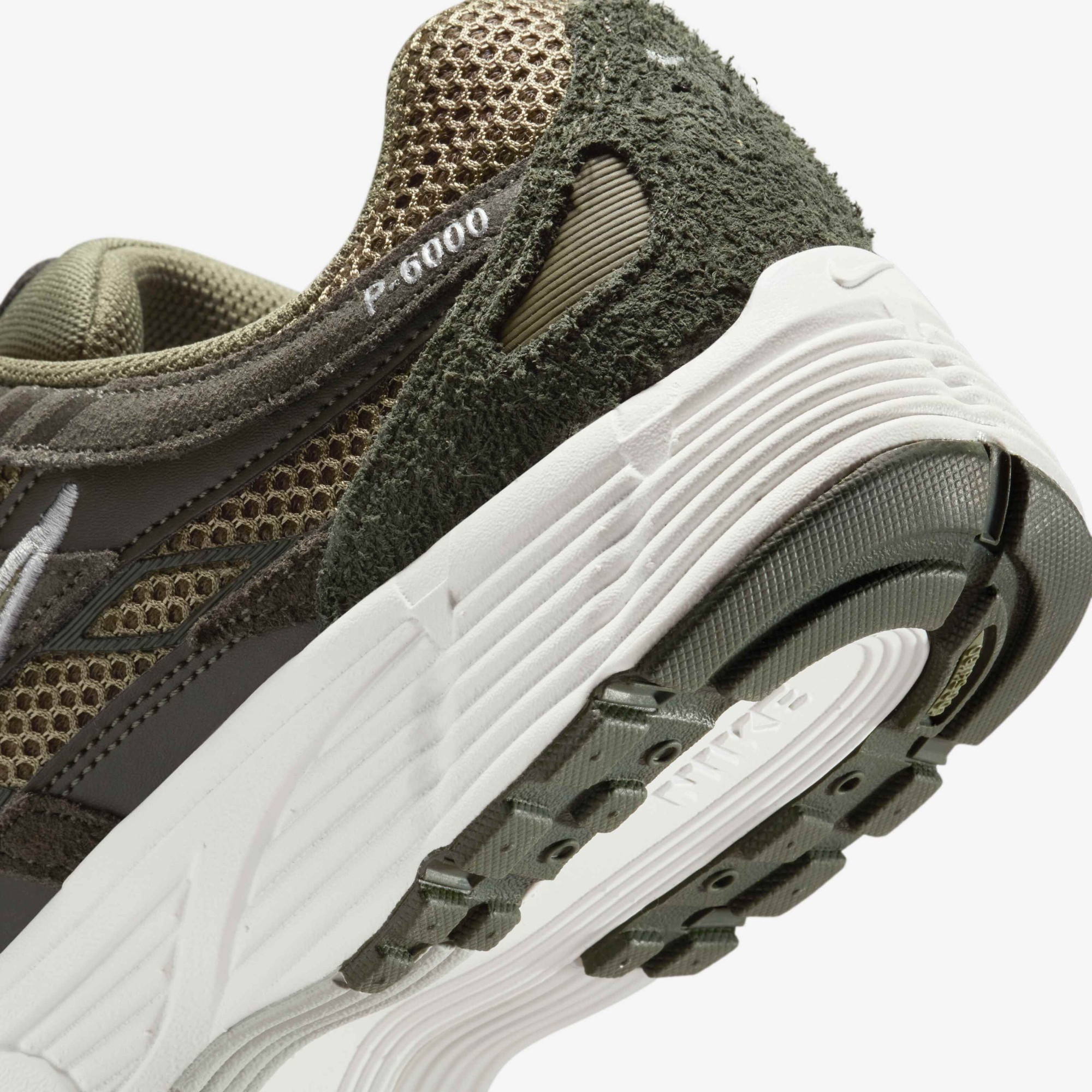 Кросівки чоловічі NIKE P-6000 SE HF0015-301