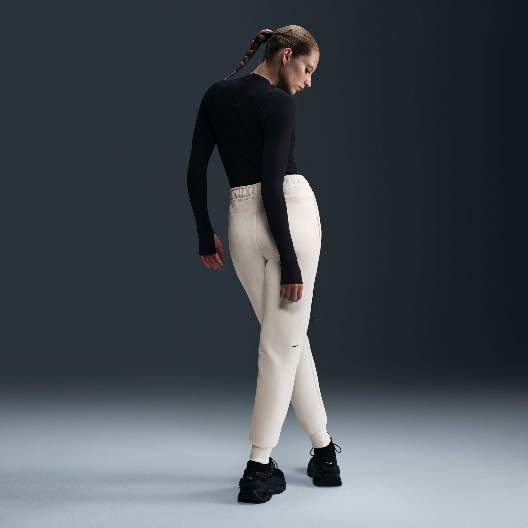 Штани W Nike Sportswear Tech Fleece HV6779-110