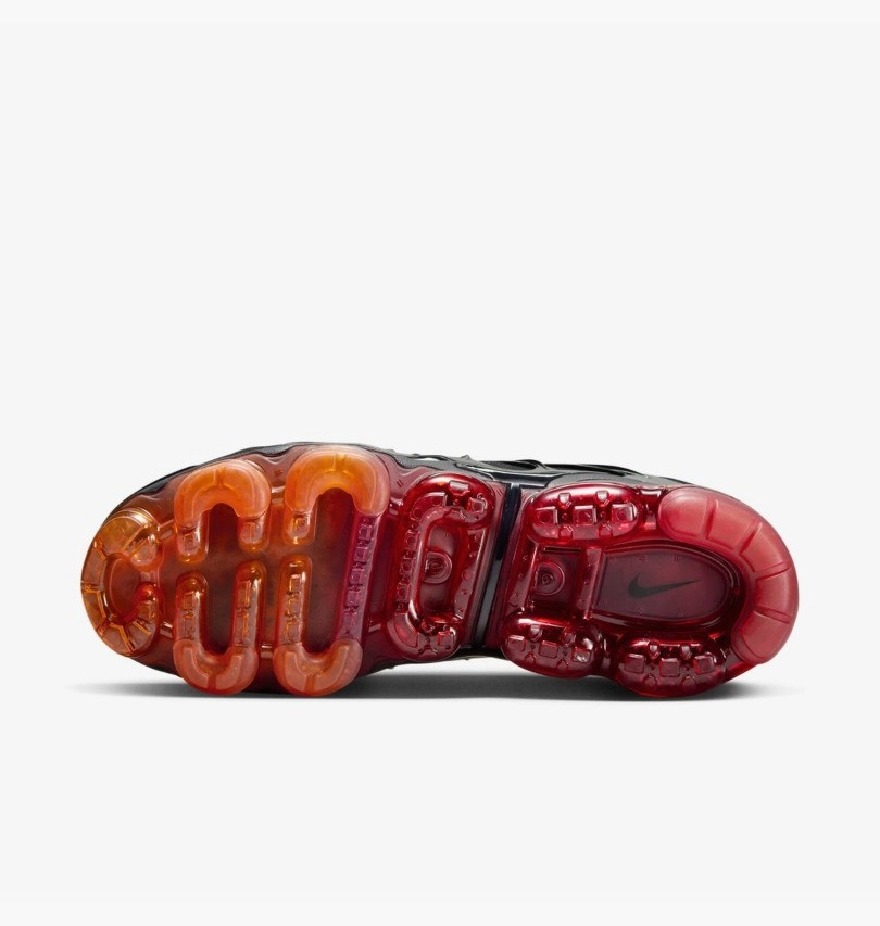 Кросівки чоловічі Nike Vapormax Plus CV1645-001 44 CV1645-001