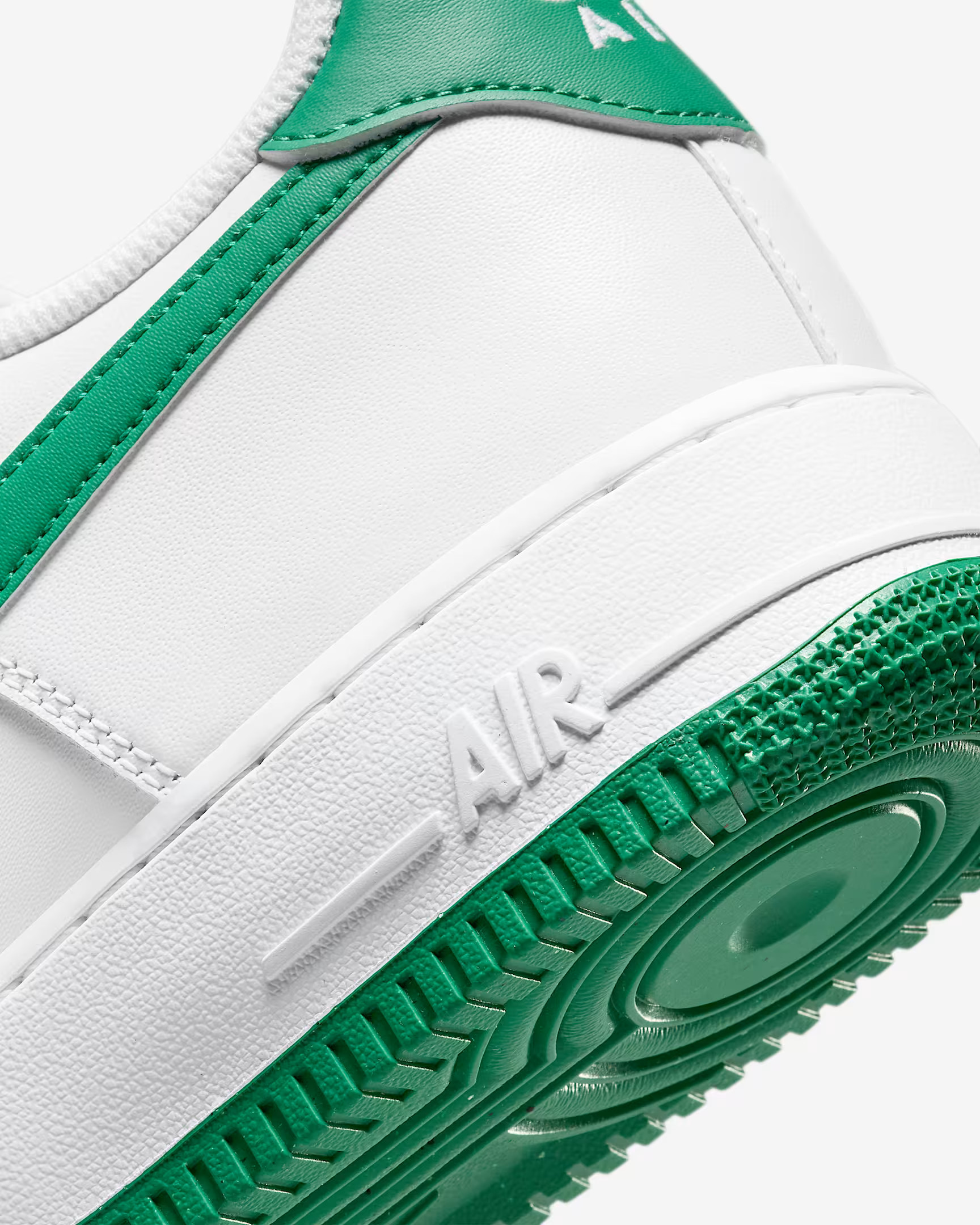 Кросівки Nike AIR FORCE 1 07 FJ4146-102