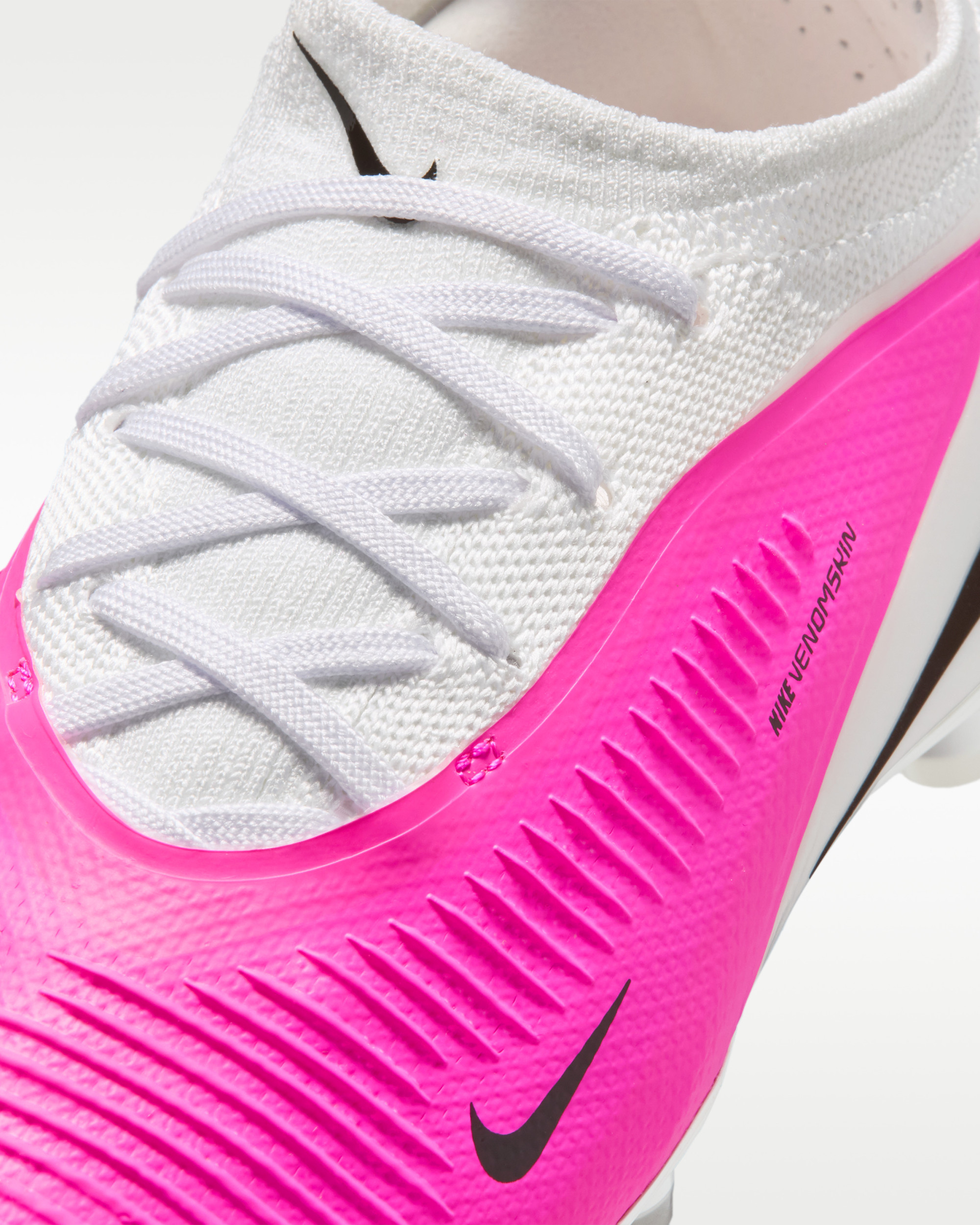 Бутси Nike JR PHANTOM 6 LOW PRO FG/MG T IH1792-901