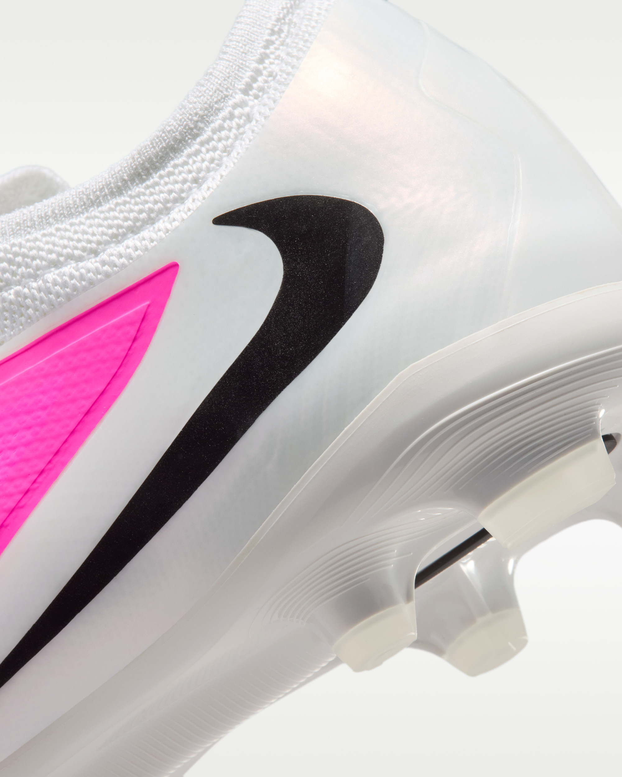 Бутси Nike JR PHANTOM 6 LOW PRO FG/MG T IH1792-901