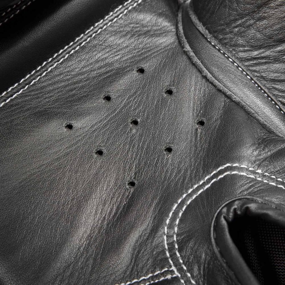 Рукавиці боксерські Reebok Combat Leather Boxing Gloves чорний, червоний 10 унцій (RSCB-10110RD-10) RSCB-10110RD-10