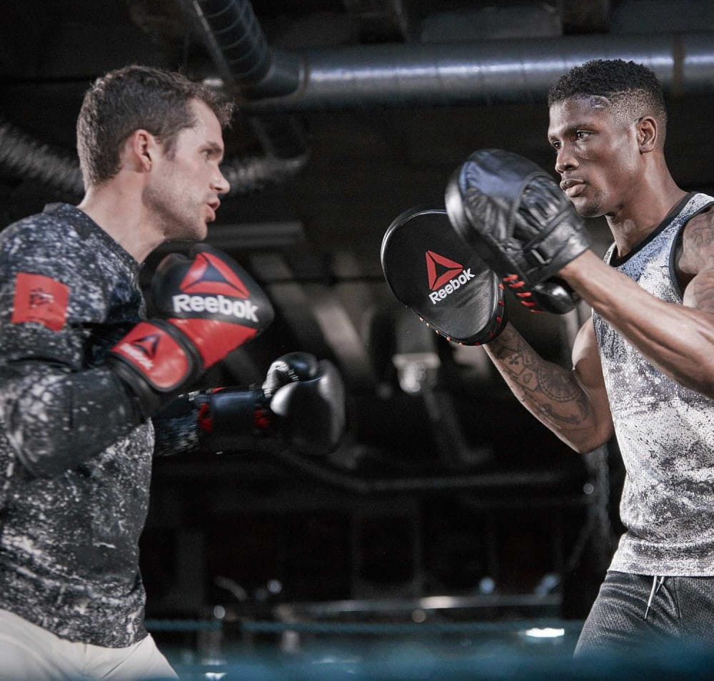 Рукавиці боксерські Reebok Combat Leather Boxing Gloves чорний, червоний 10 унцій (RSCB-10110RD-10) RSCB-10110RD-10