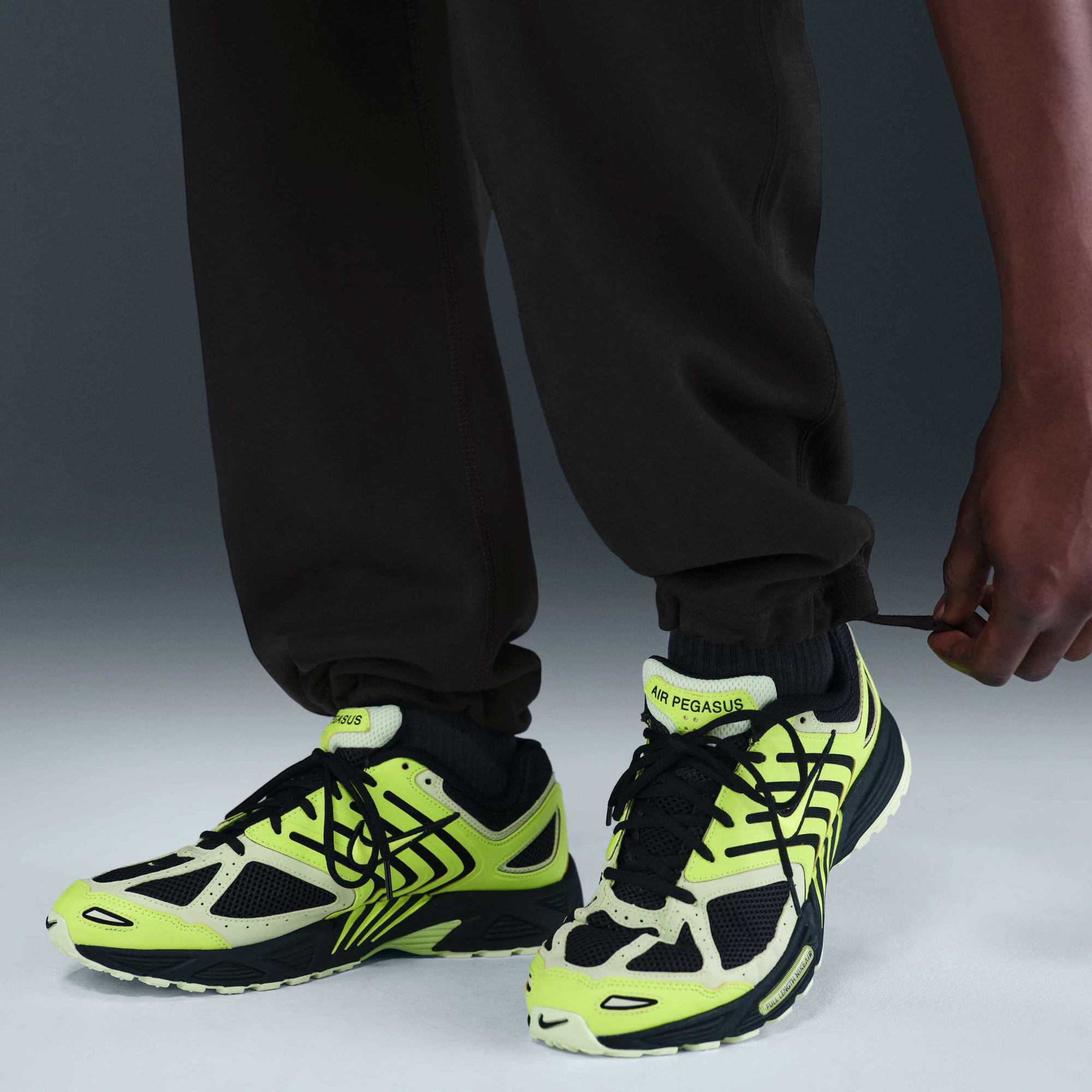 Штани чоловічі Nike Solo Swsh Bb Oh Black HV1090-010