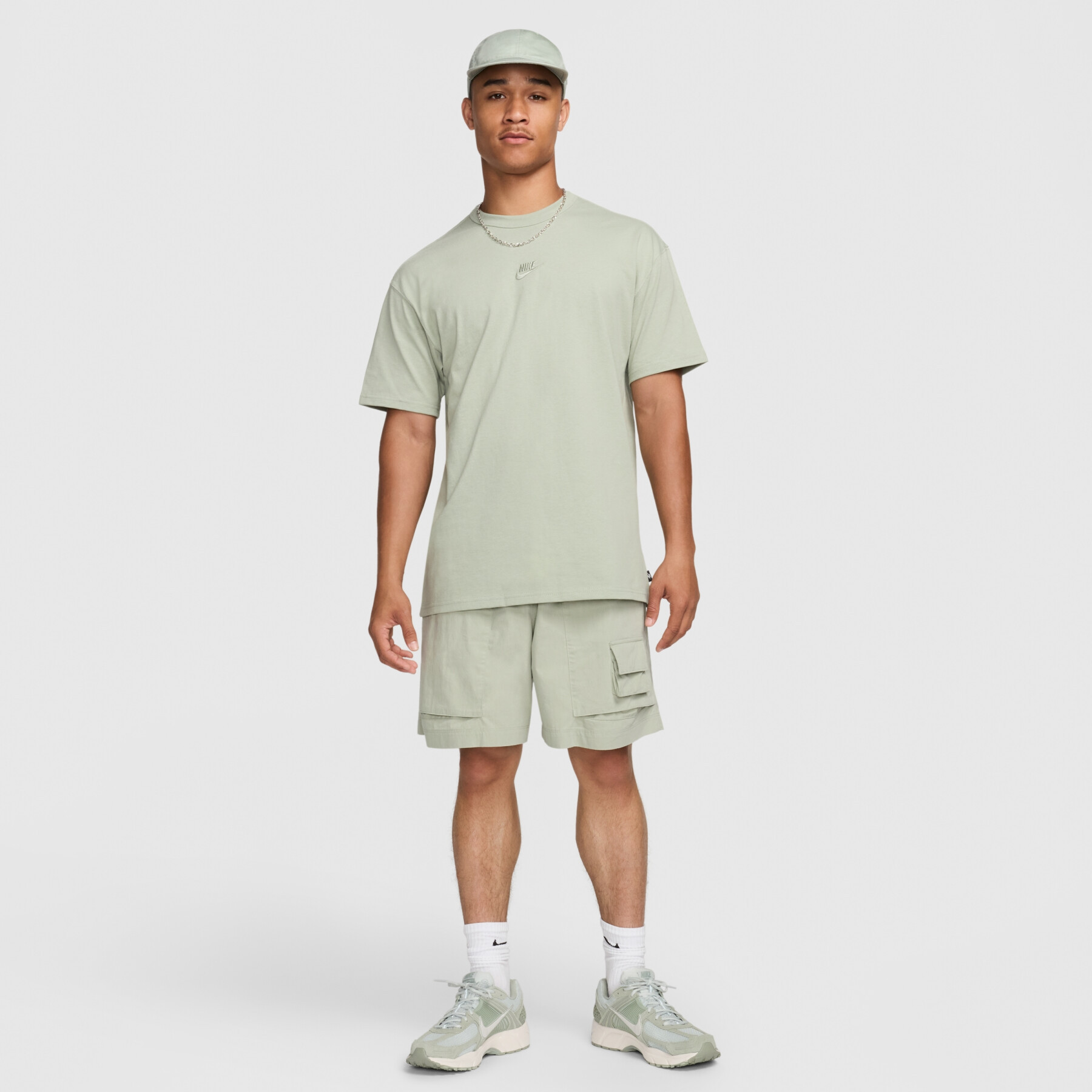 Футболка чоловіча Nike Nsw Prem Essntl Sust Tee Green DO7392-370