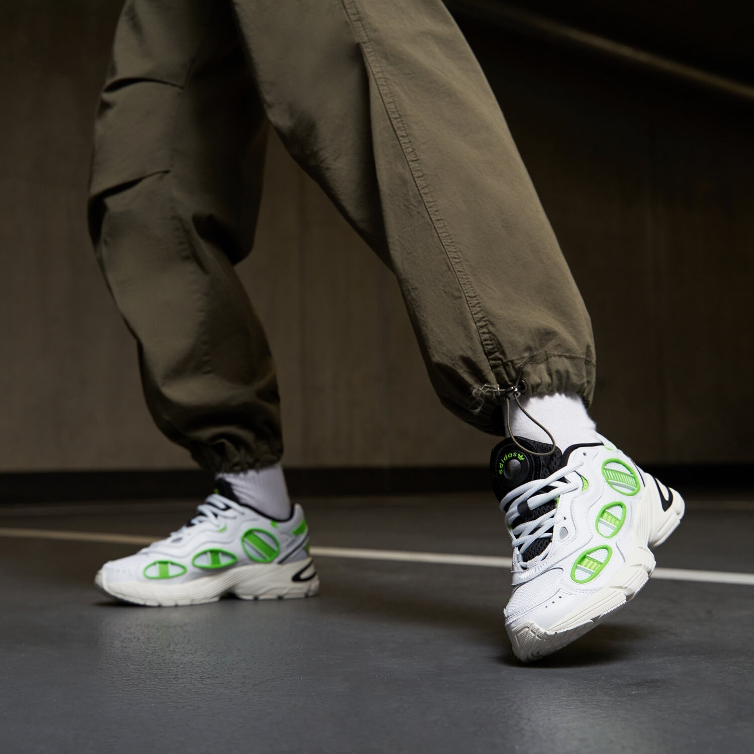 Кросівки Adidas Astir SN HP2815 HP2815