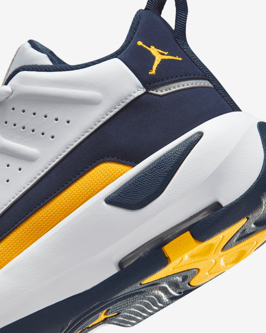 Кросівки Jordan MAX AURA 7 HQ2091-102