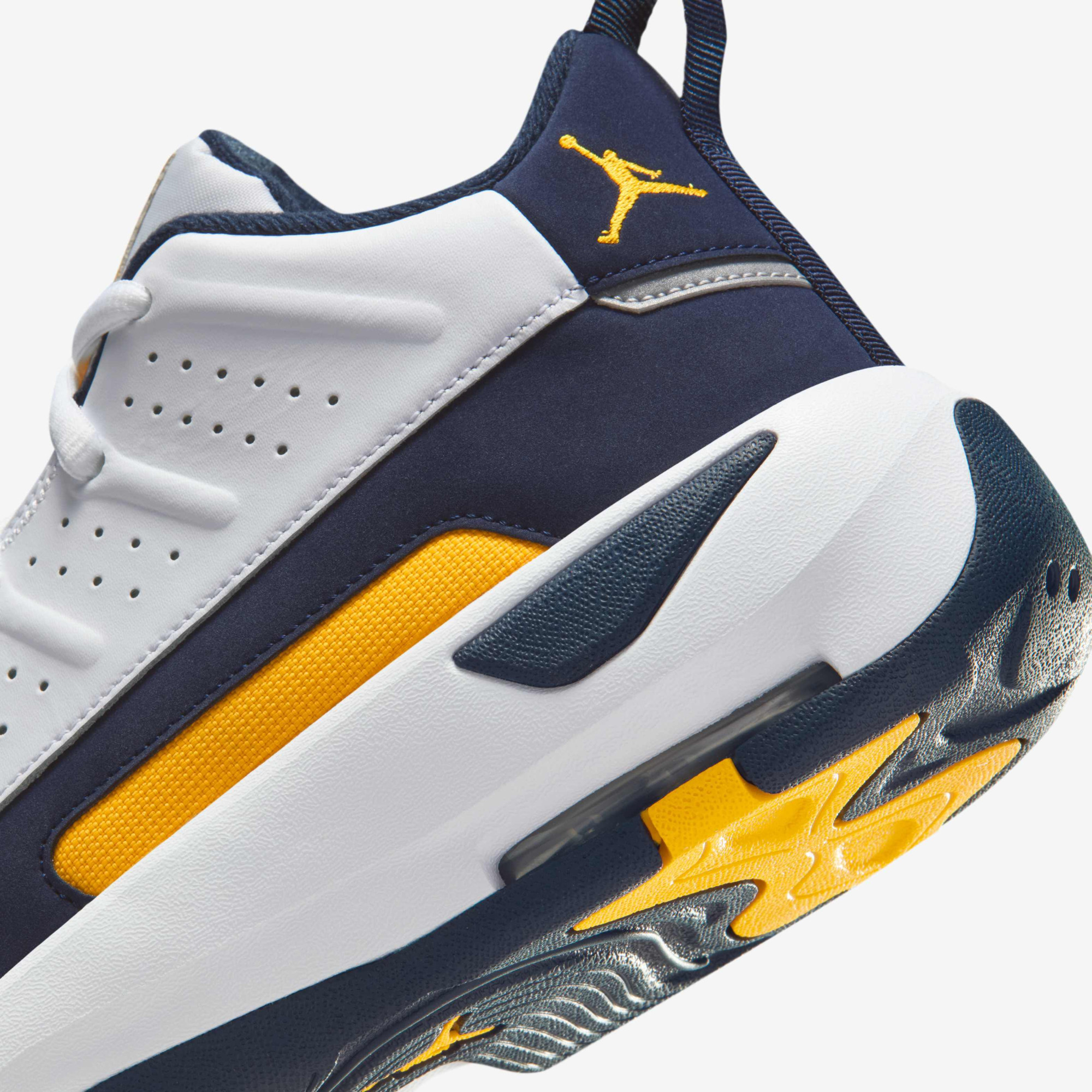 Кросівки Jordan MAX AURA 7 HQ2091-102