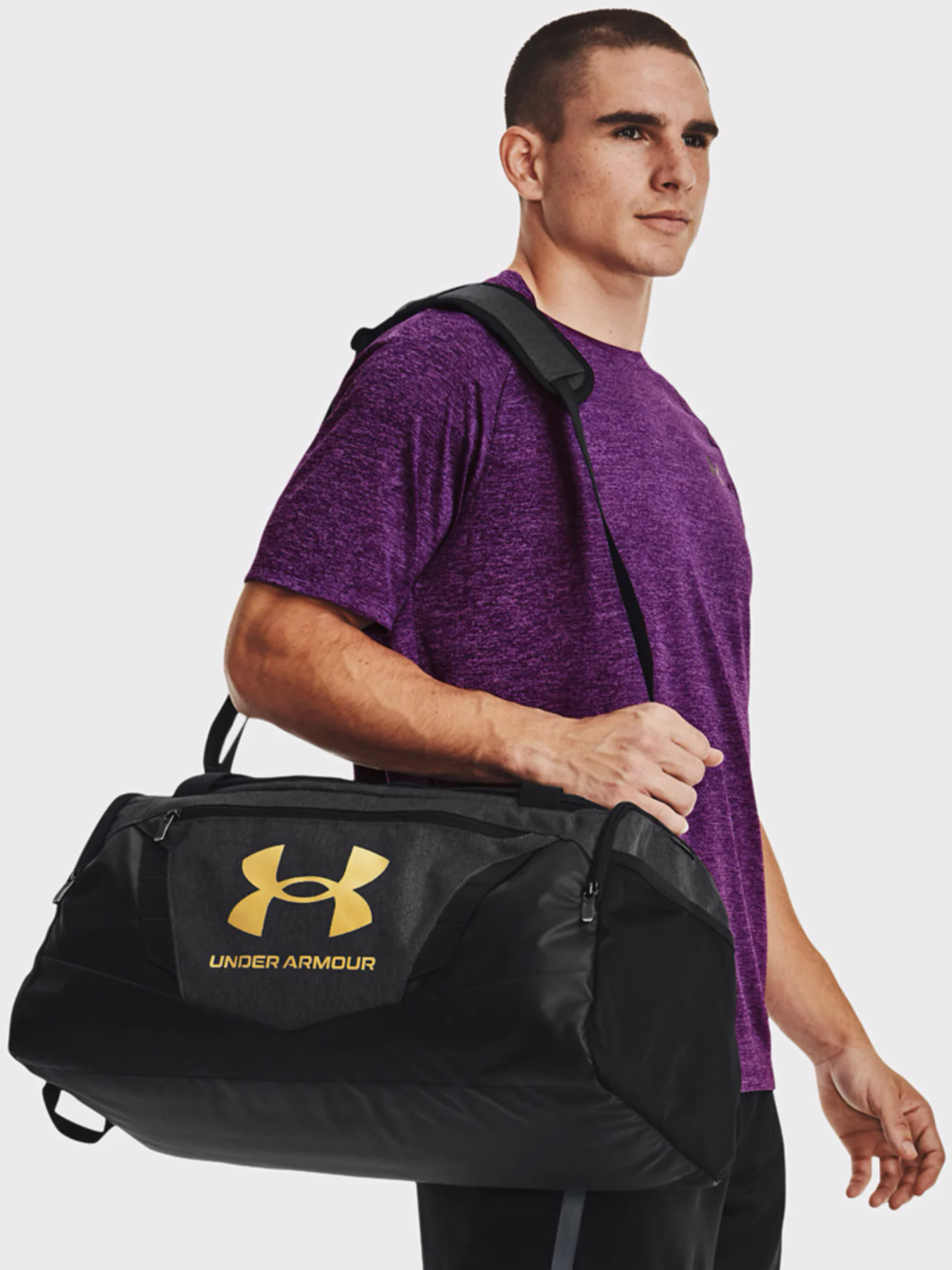 Сумка UA Undeniable 5.0 Duffle SM 40L чорний, золотий Уні 55х25,5х27 см 1369222-002