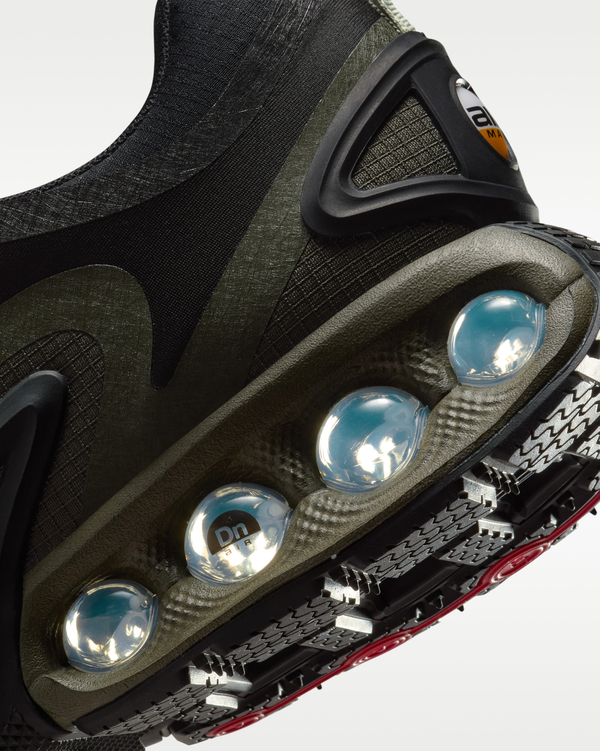 Кросівки Nike Air Max Dn Roam Black Cargo Khaki HQ8605-002