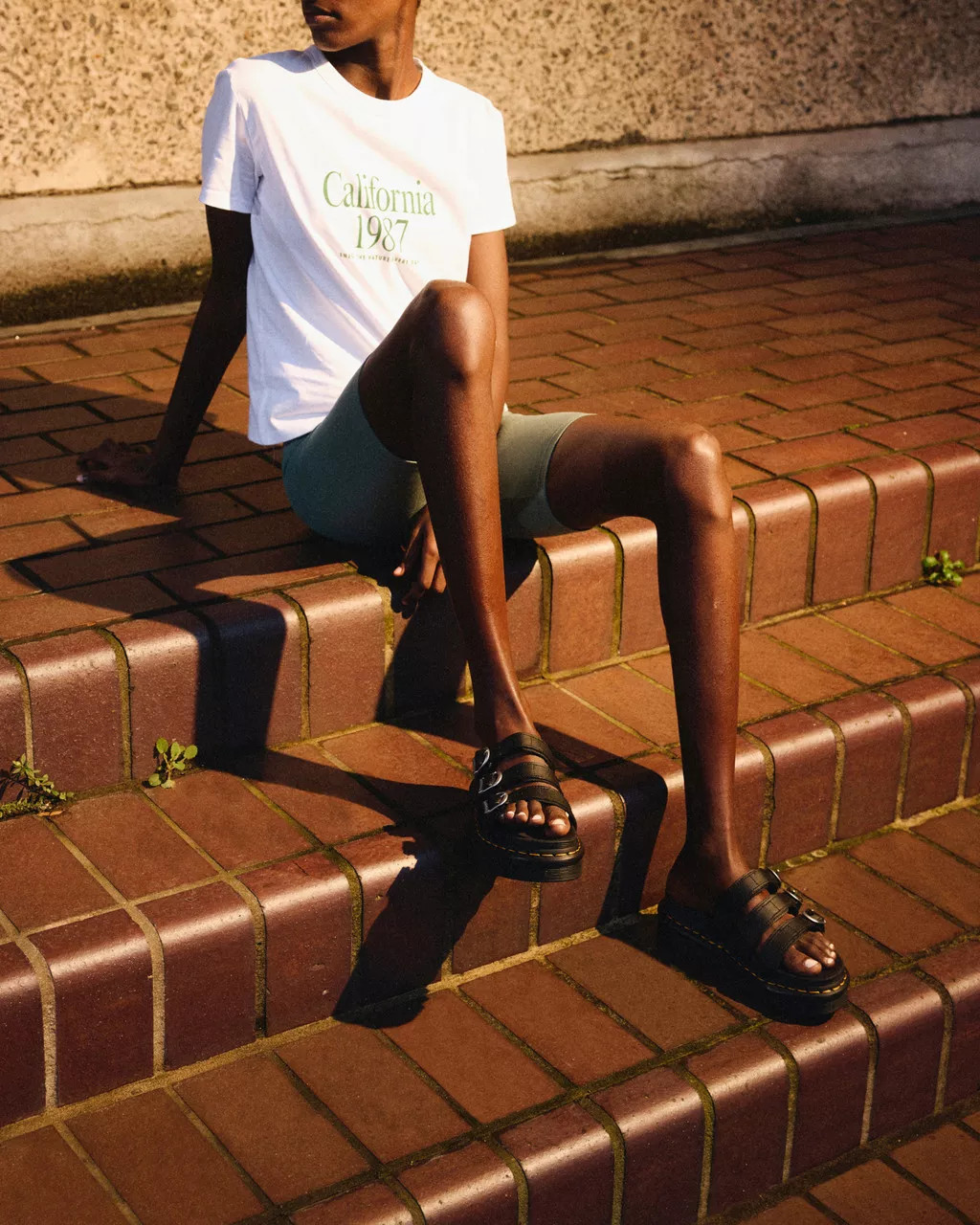 Шльопанці Dr. Martens Blaire Slide Black Hydro 25456001