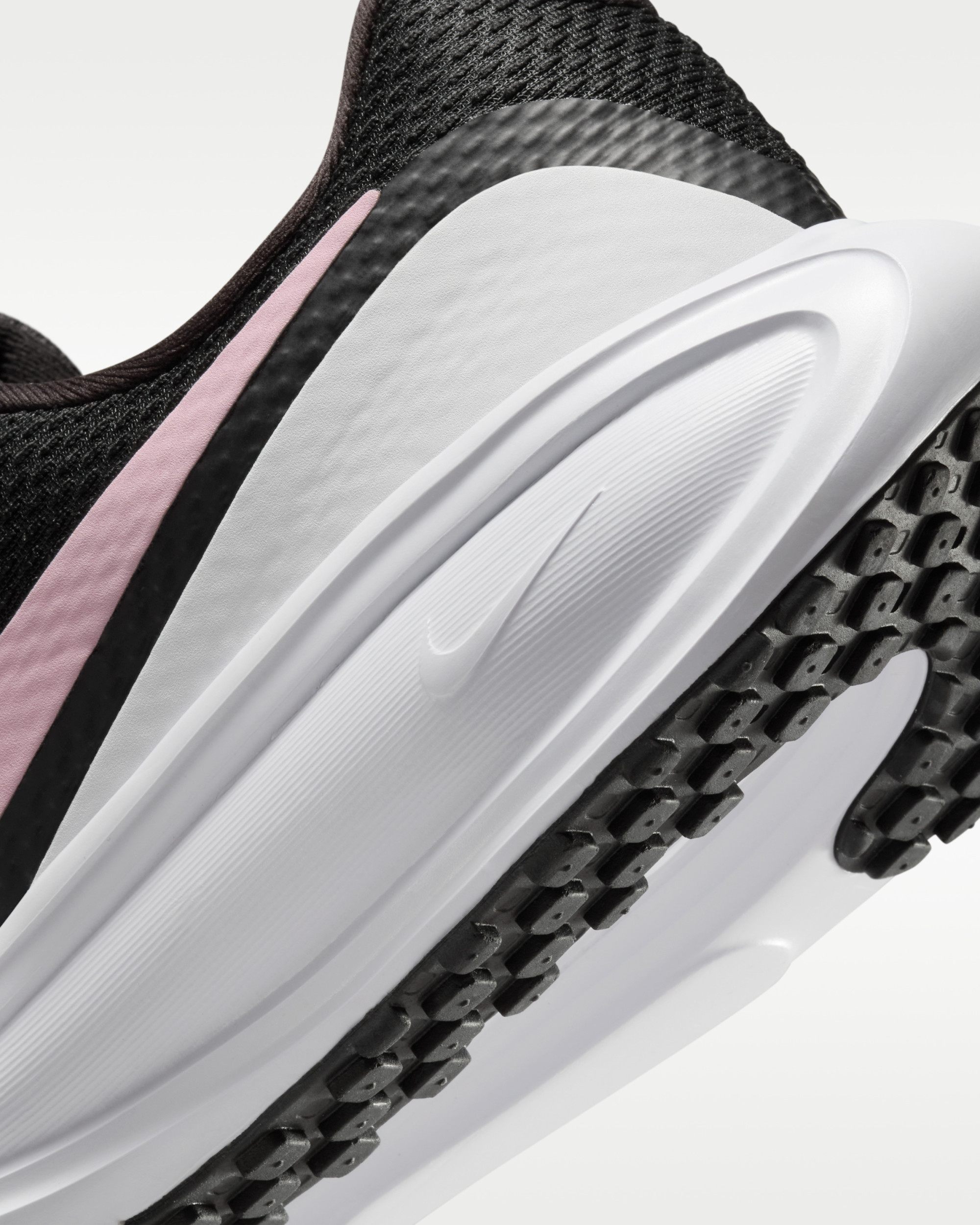 Кросівки Nike W REVOLUTION 8 HJ8485-005