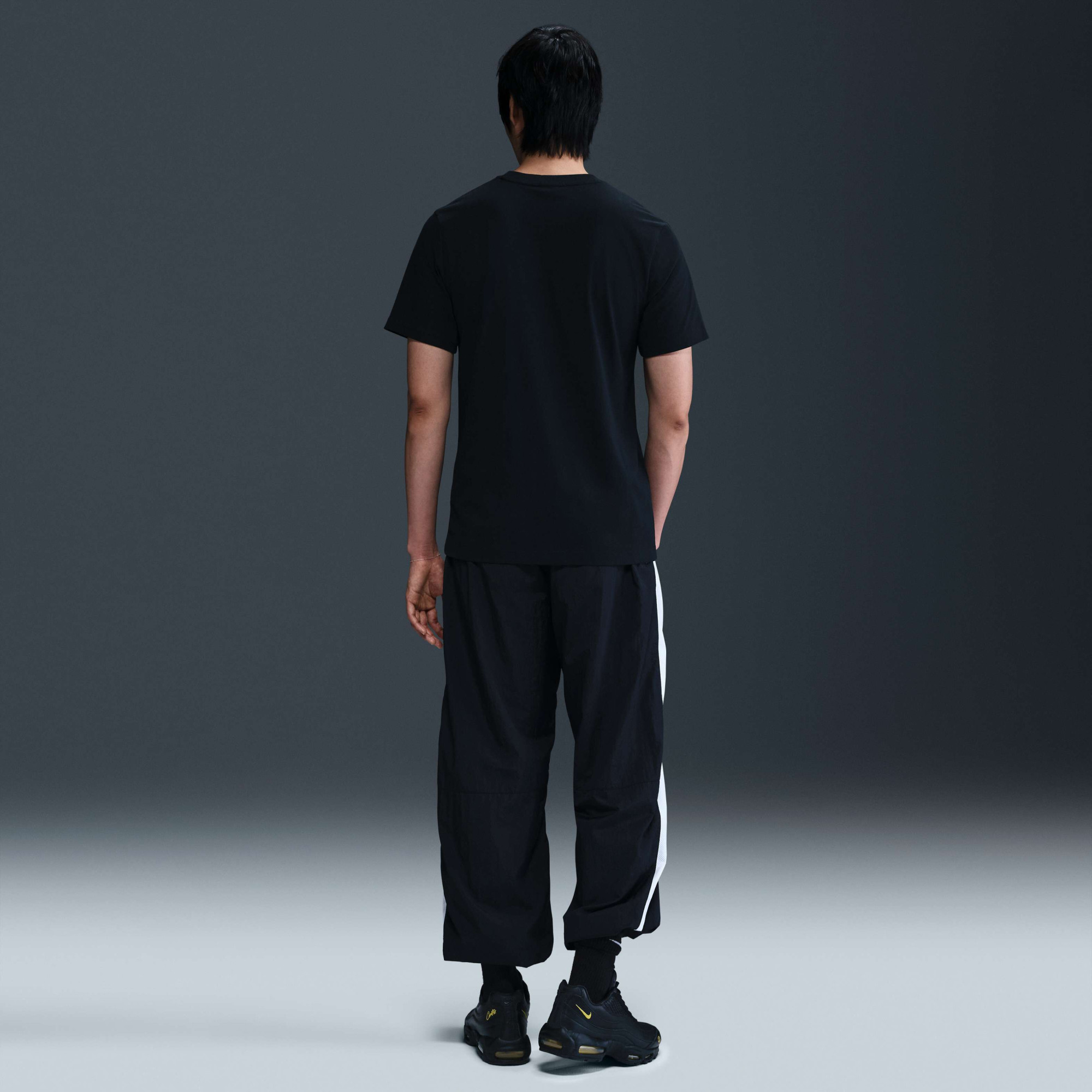 Футболка чоловіча Nike Nsw Sw Air Graphic Black HM0185-013