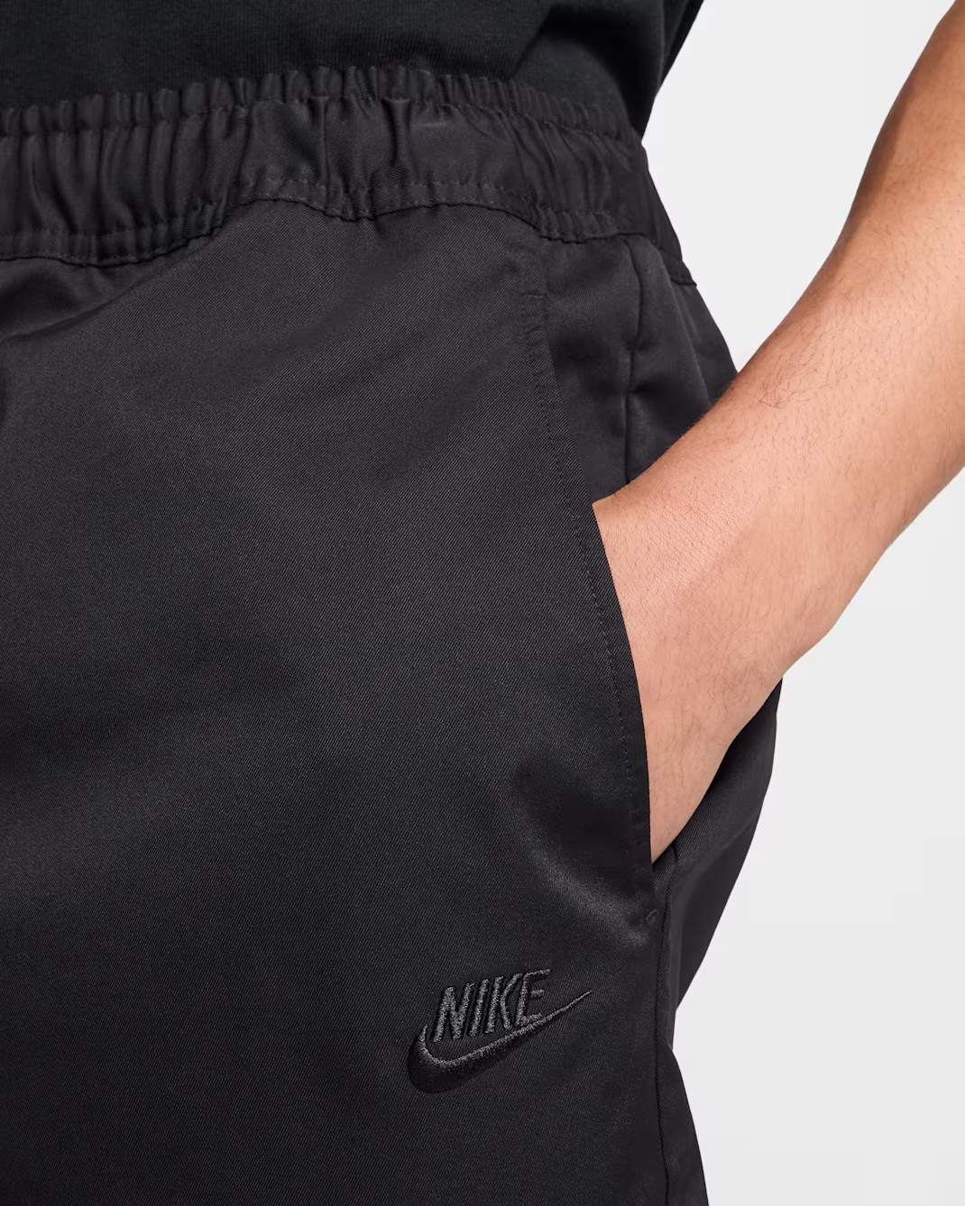 Штани чоловічі Nike Wvn Taper Pant Black HJ1997-010
