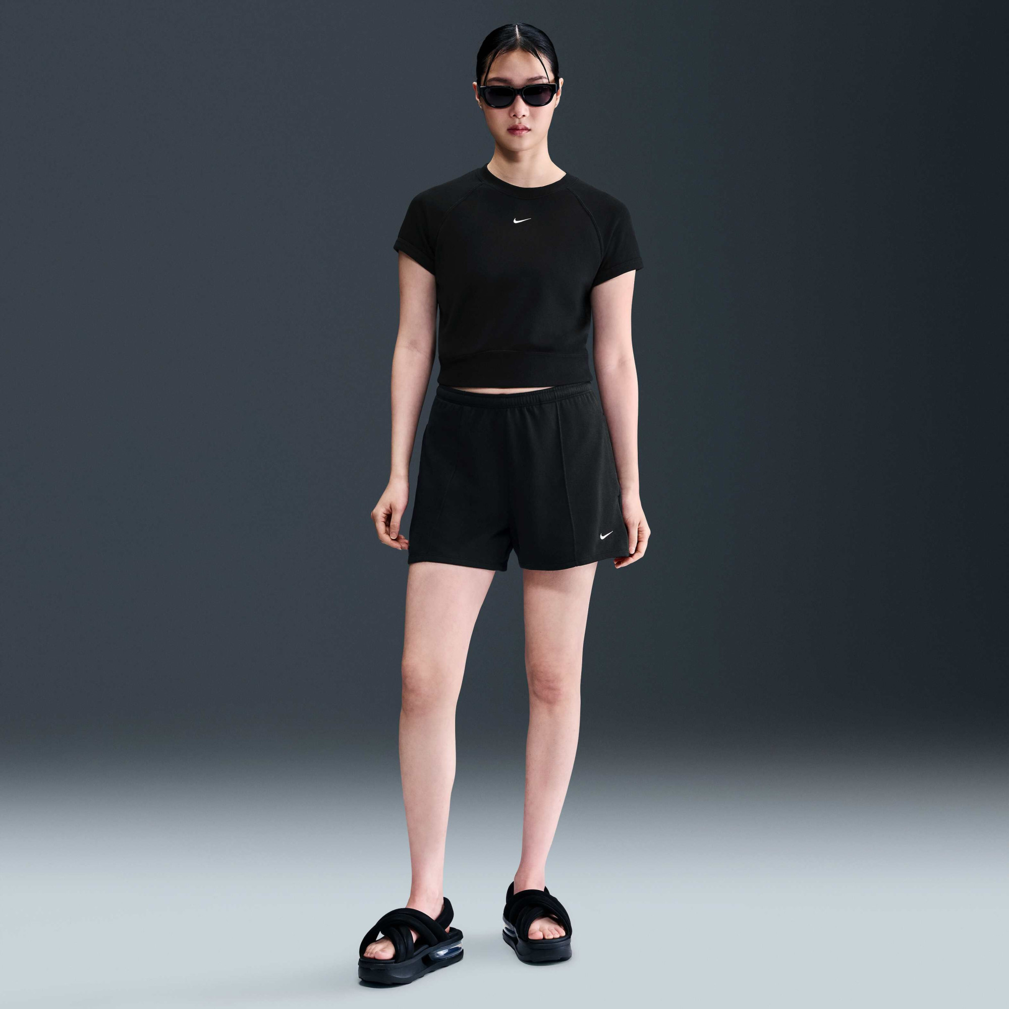 Футболка жіноча Nike W Black HM6970-010