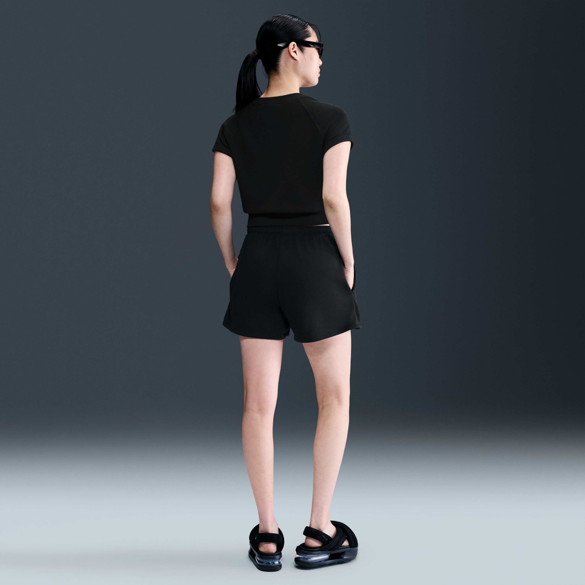 Футболка жіноча Nike W Black HM6970-010