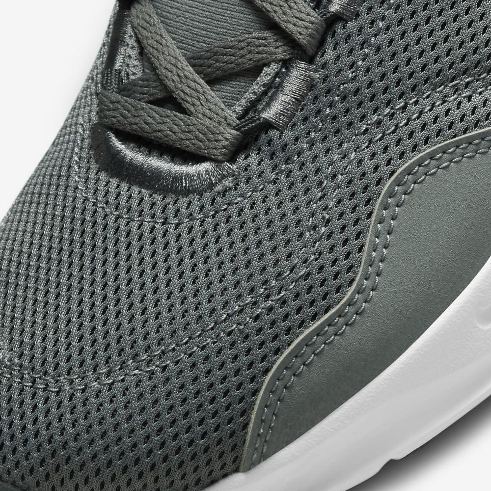Кросівки Nike M LEGEND ESSENTIAL 3 NN DM1120-002
