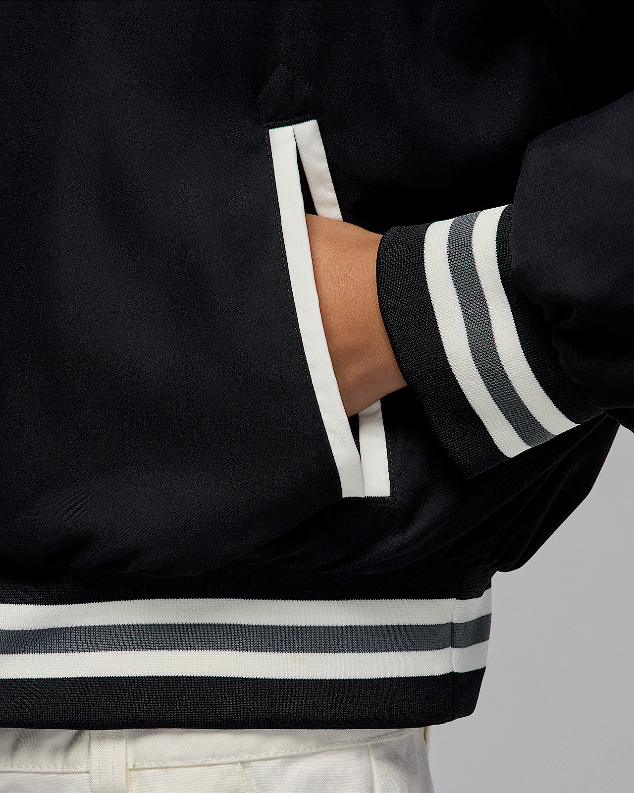 Куртка JORDAN W J BRK VARSITY JKT FILL HV0403-010