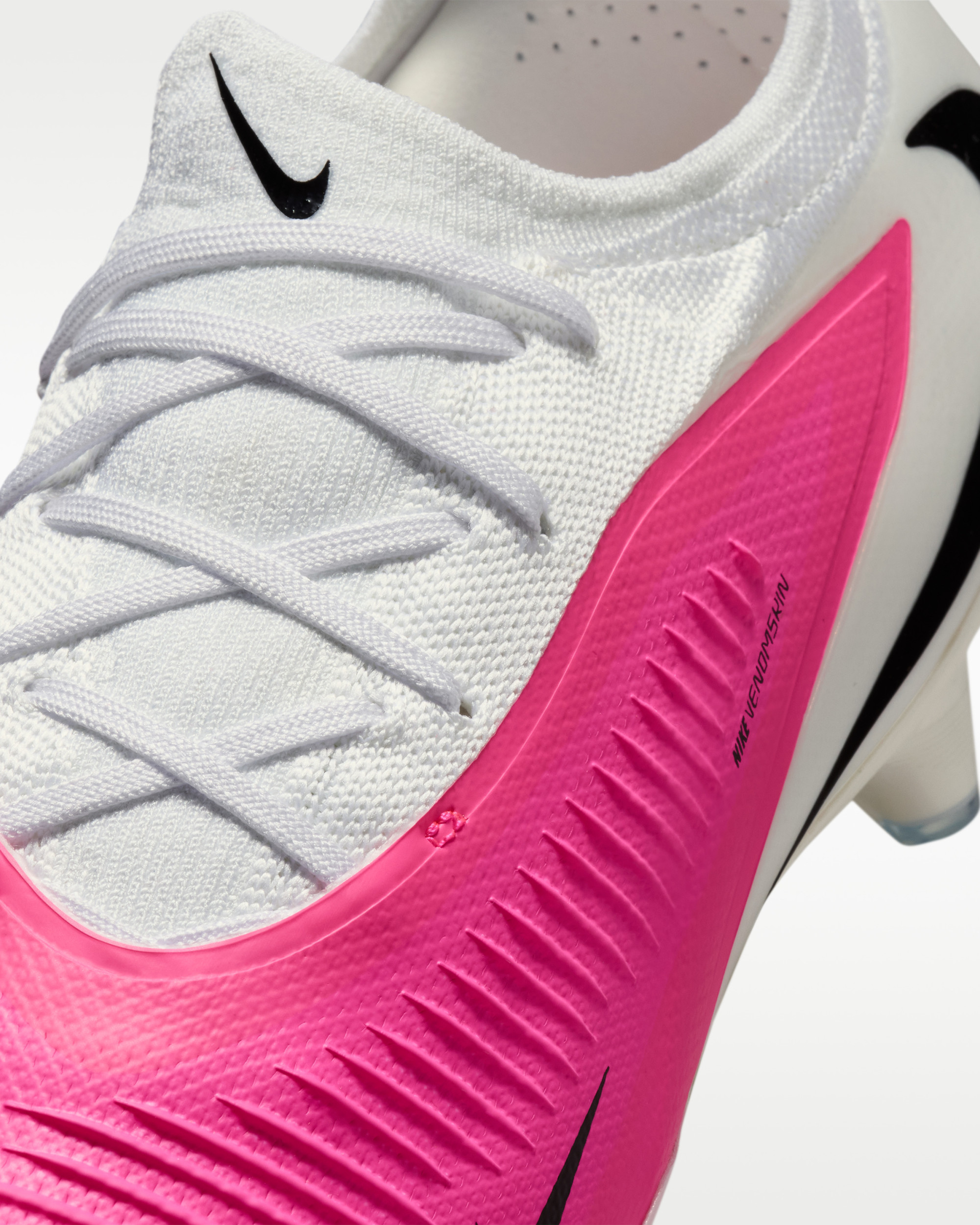 Бутси Nike PHANTOM 6 LOW PRO FG T IQ1886-900