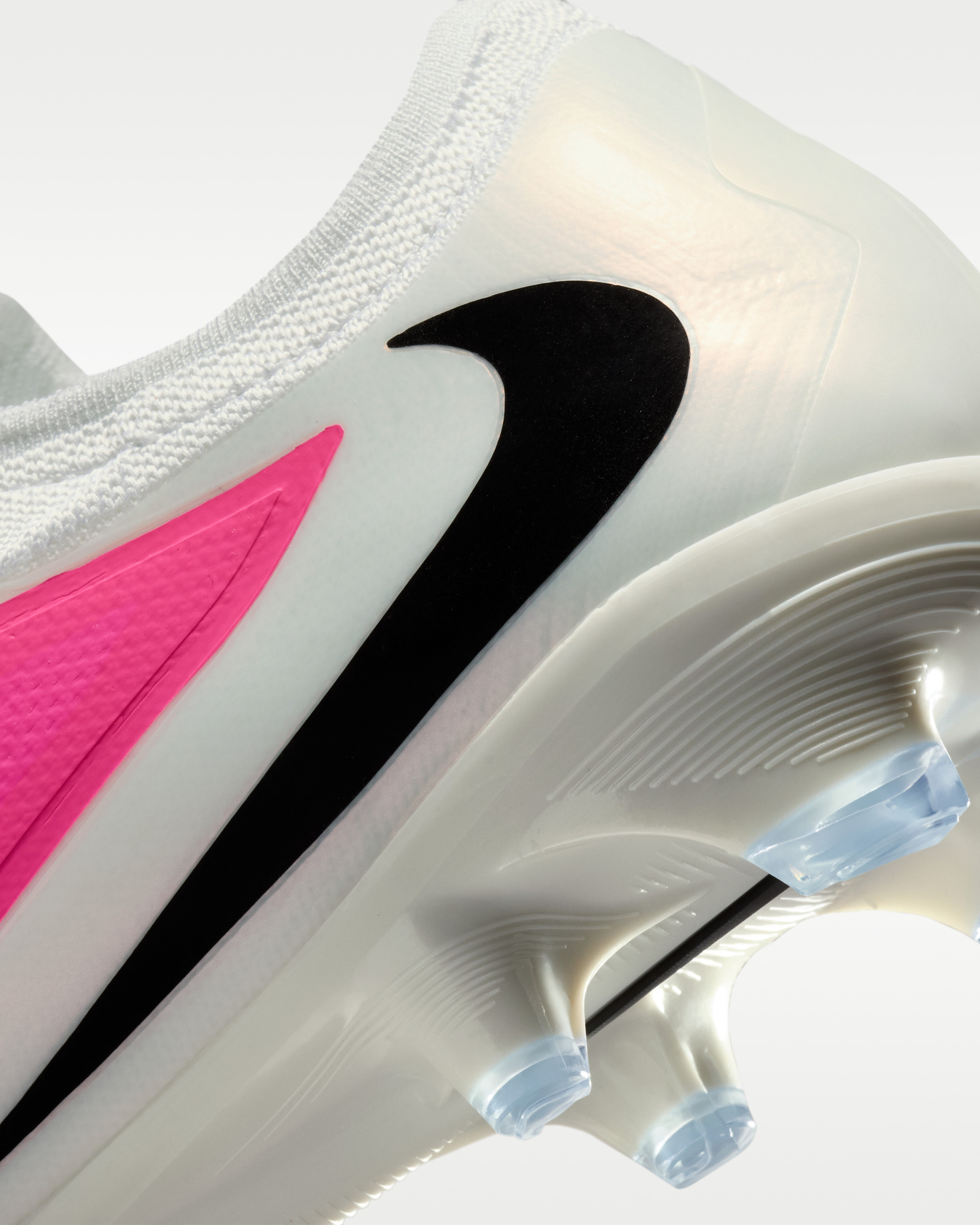 Бутси Nike PHANTOM 6 LOW PRO FG T IQ1886-900