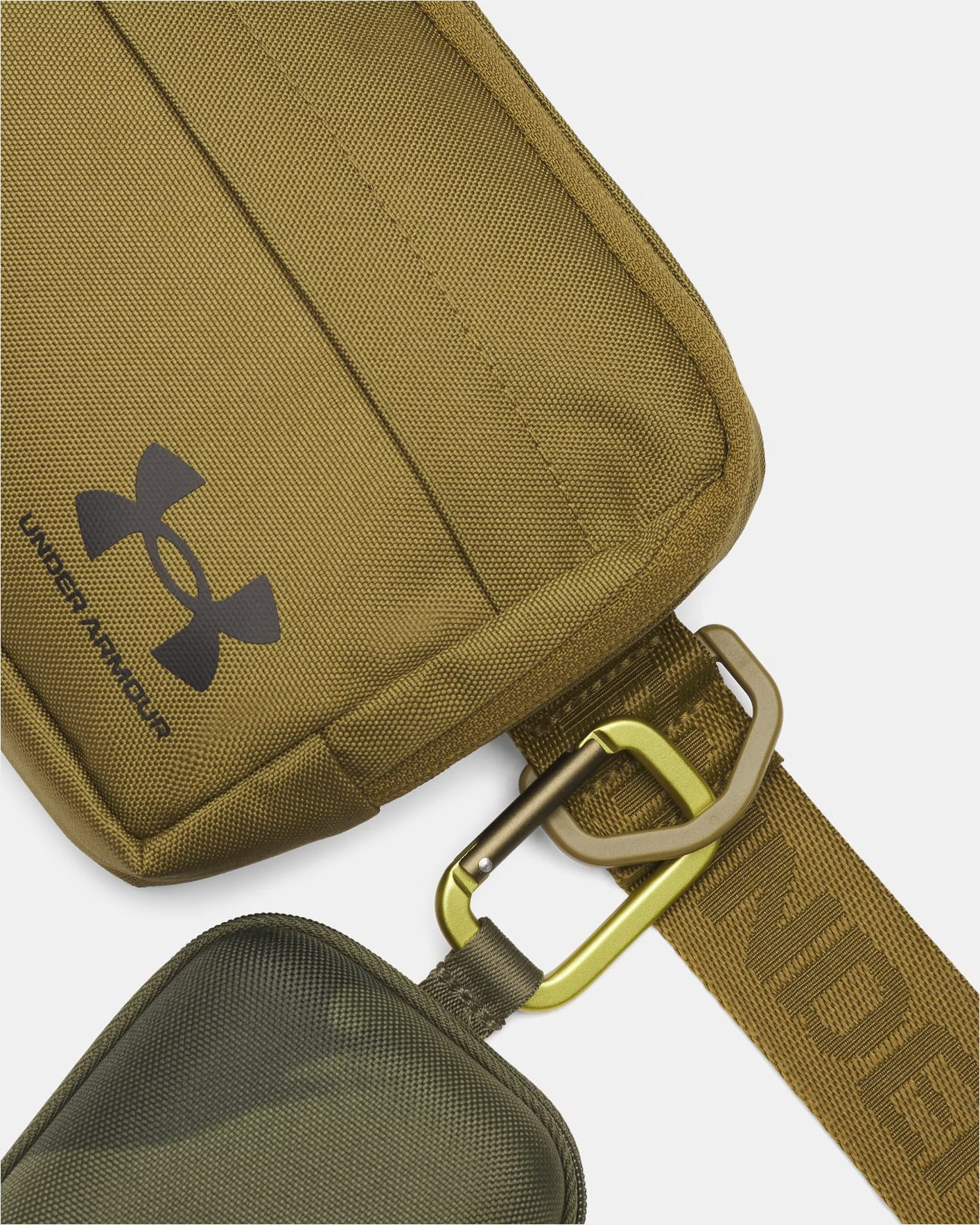 Сумка на пояс UA Essential WB Xbody 2L зелений Уні 20 x 13,5 x 5 см 1378418-320