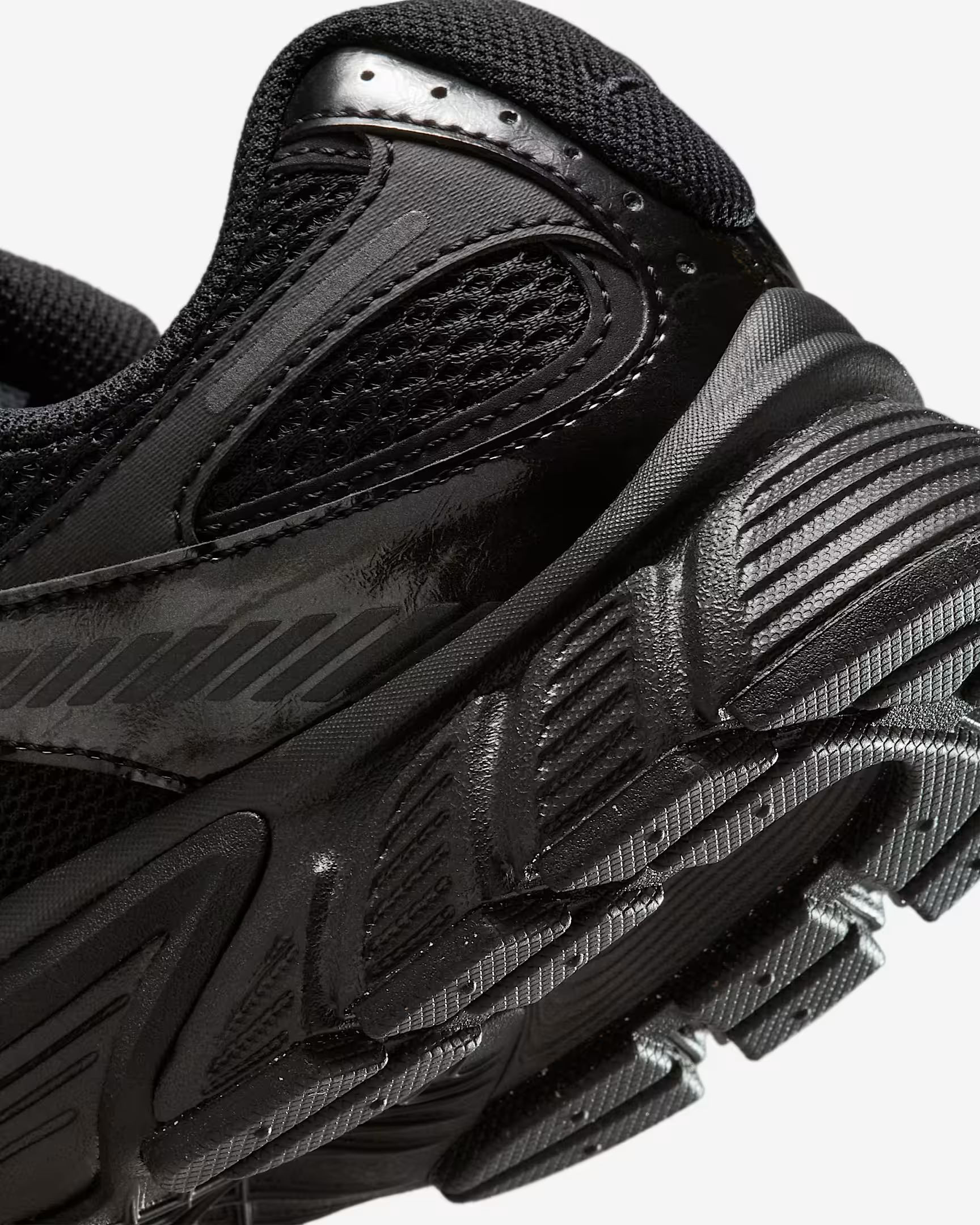 Кросівки Nike W V5 RNR HQ7901-001
