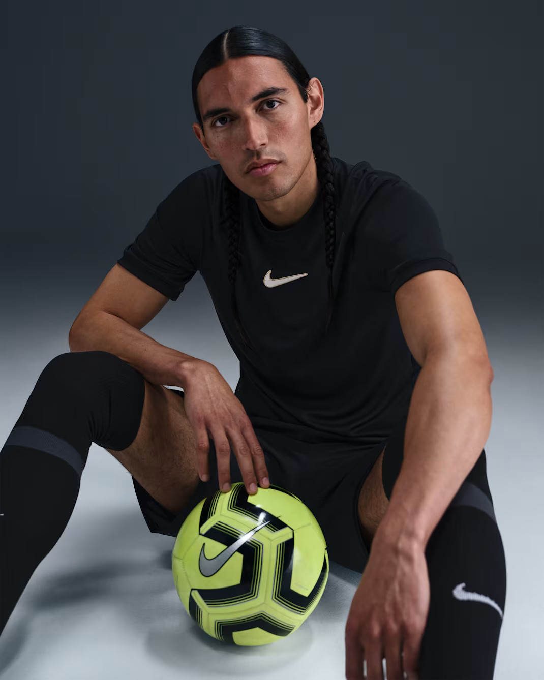 Футболка чоловіча Nike Academy Black HJ4243-010