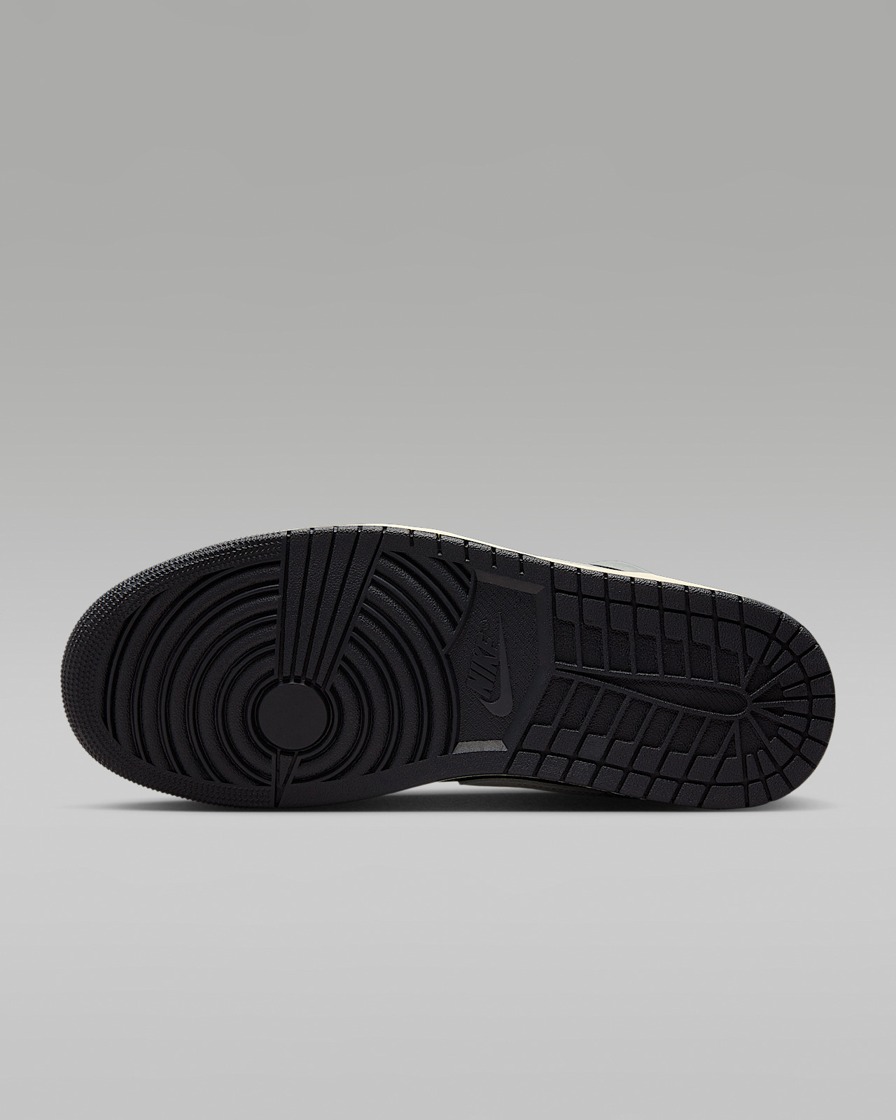 Кросівки чоловічі Air Jordan 1 Low Se Grey/Black HQ2010-012