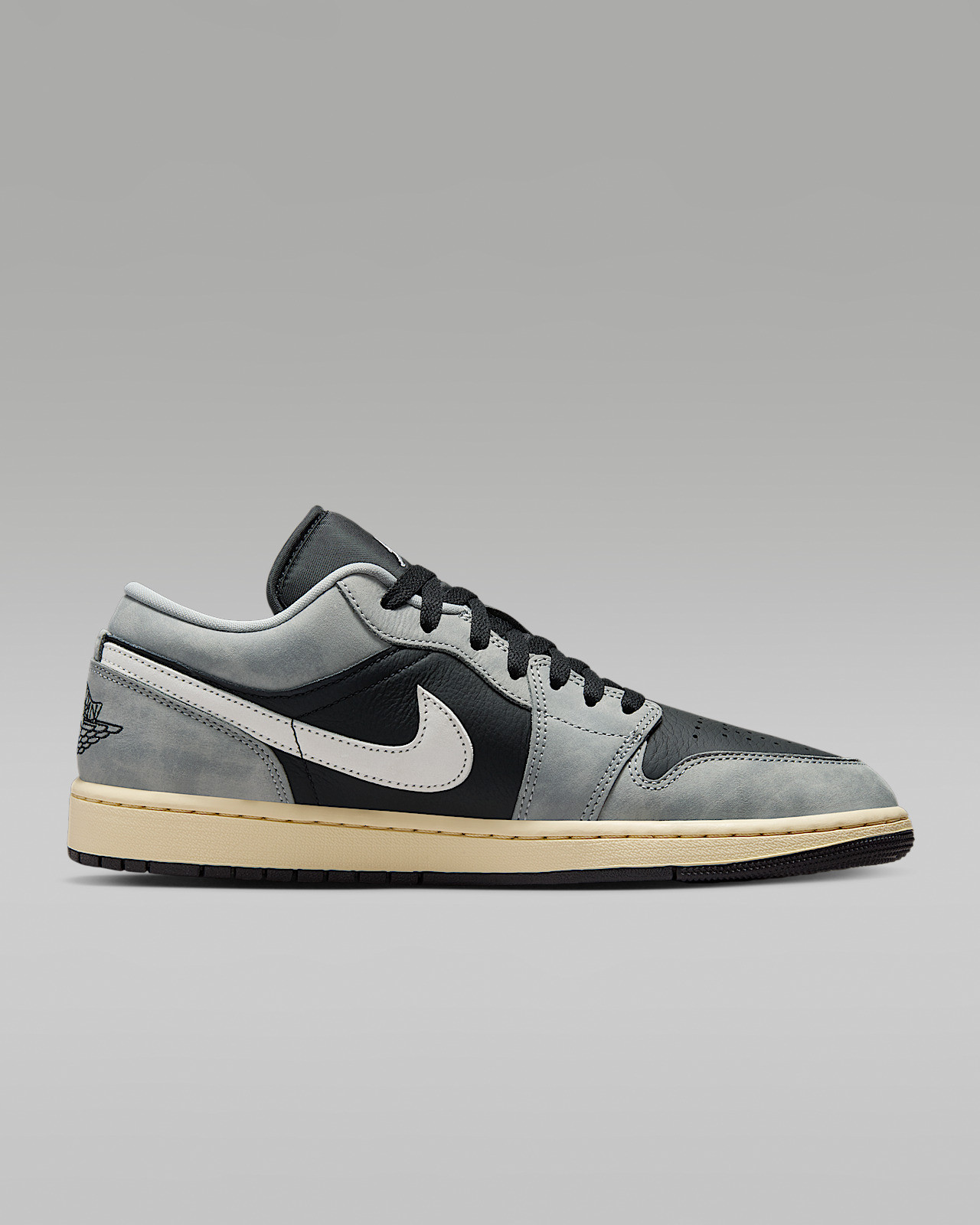 Кросівки чоловічі Air Jordan 1 Low Se Grey/Black HQ2010-012
