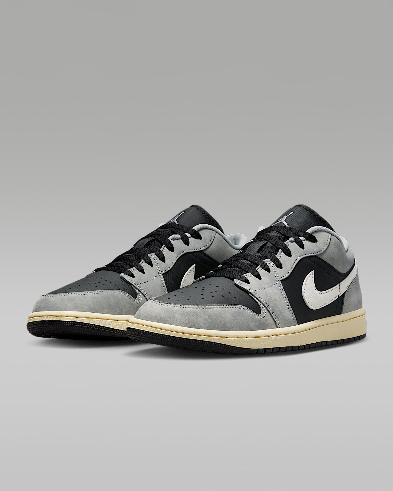 Кросівки чоловічі Air Jordan 1 Low Se Grey/Black HQ2010-012