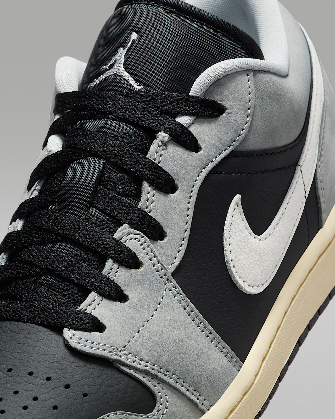 Кросівки чоловічі Air Jordan 1 Low Se Grey/Black HQ2010-012