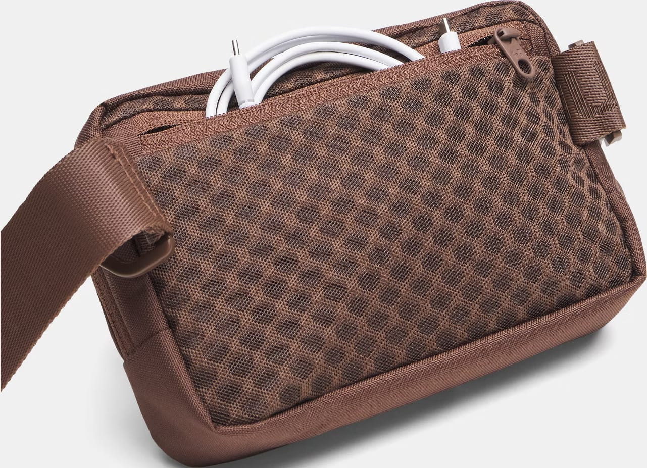 Сумка на пояс Under Armour Essential WB Xbody 2L коричневий 20 x 13,5 x 5 см (1378418-230) 1378418-230