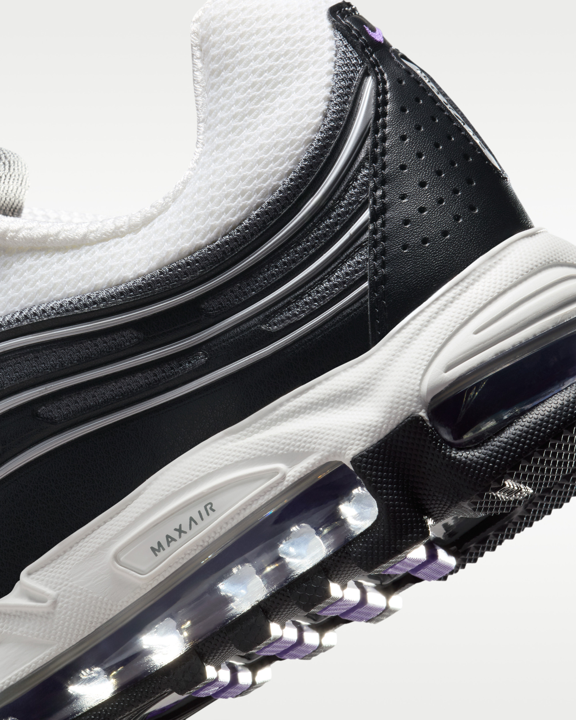 Кросівки NIKE AIR MAX TL 2.5

White/ Wild Grape-Black-Smoke Grey FZ4110-105