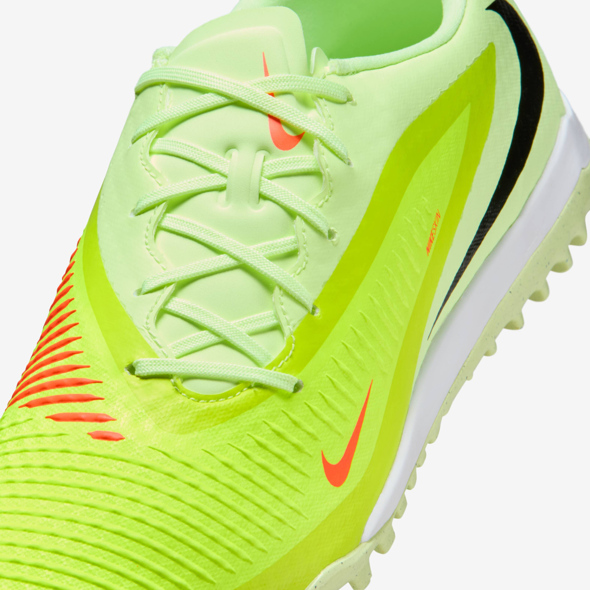 Сороконіжки Nike PHANTOM 6 LOW ACAD TF HQ2325-800