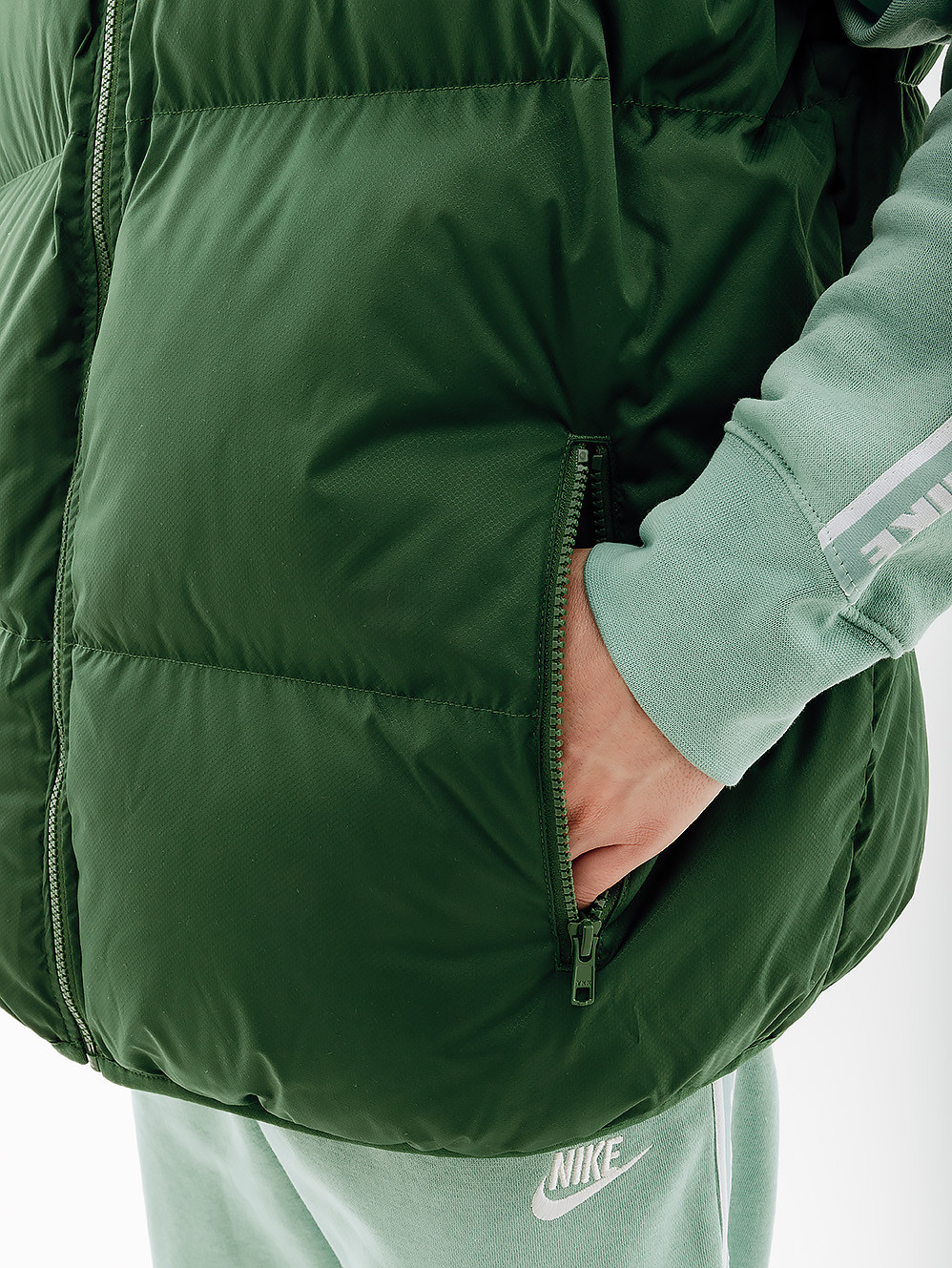 Жилетка Nike CLUB PUFFER FB7373-323